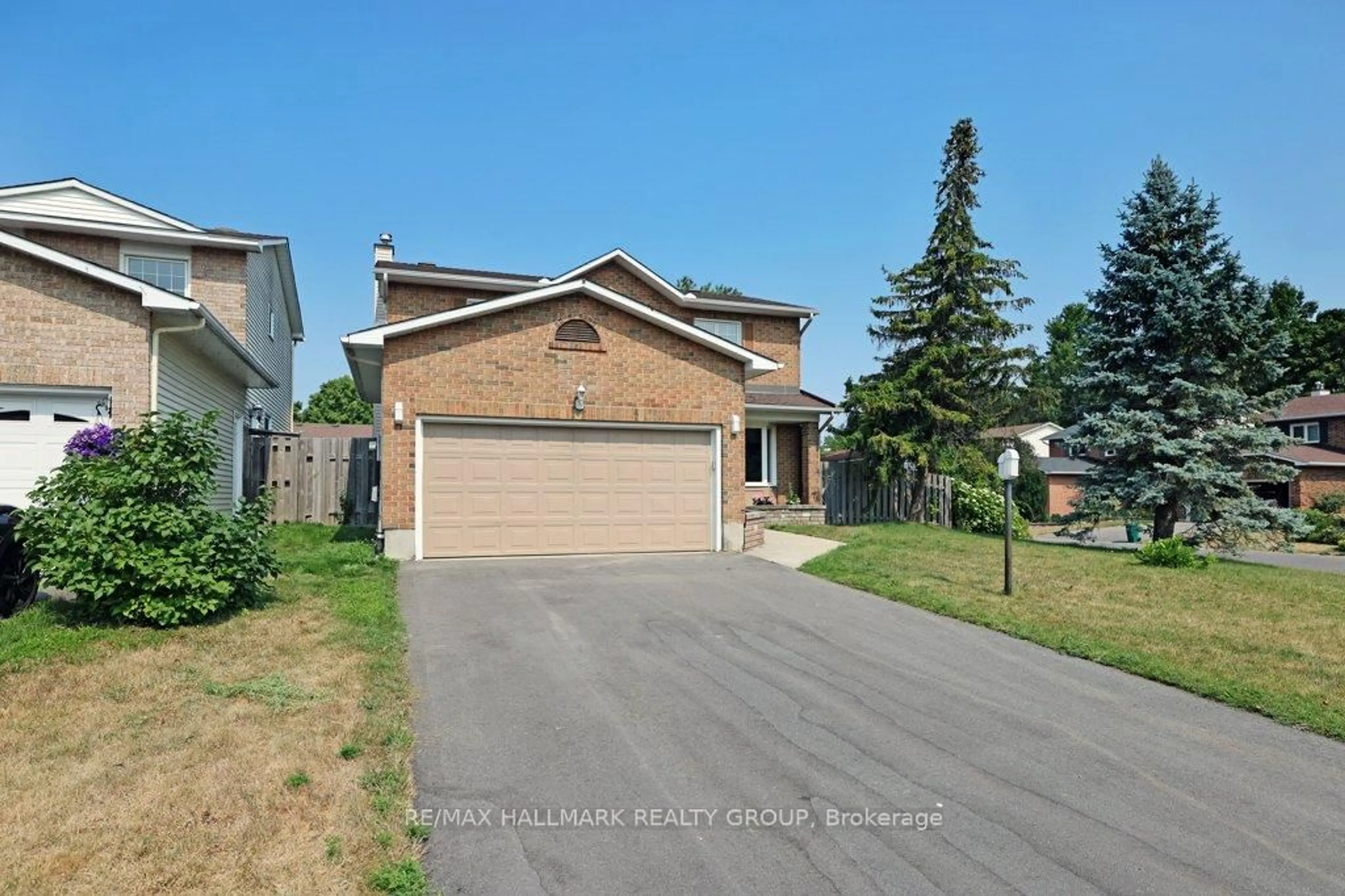 A pic from outside/outdoor area/front of a property/back of a property/a pic from drone, street for 36 Drainie Dr, Kanata Ontario K2L 3J9
