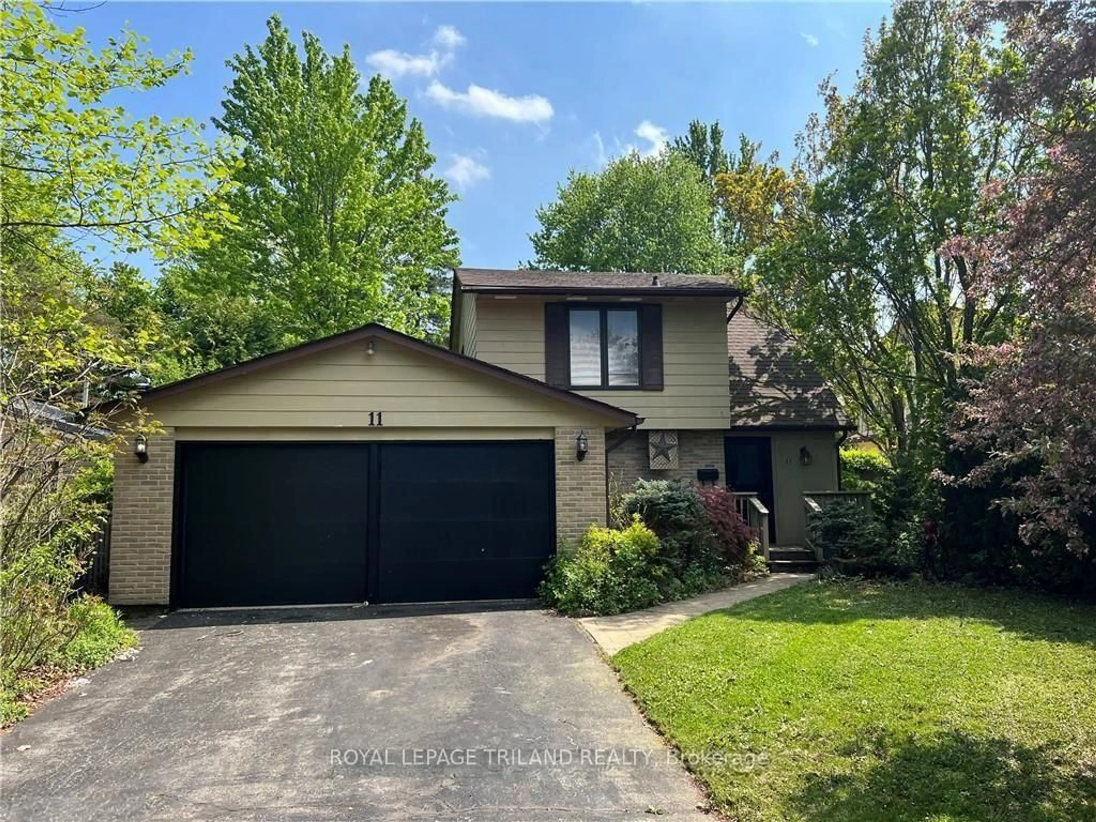 Home with vinyl exterior material, street for 11 Crabtree Ave, London North Ontario N6G 2H6