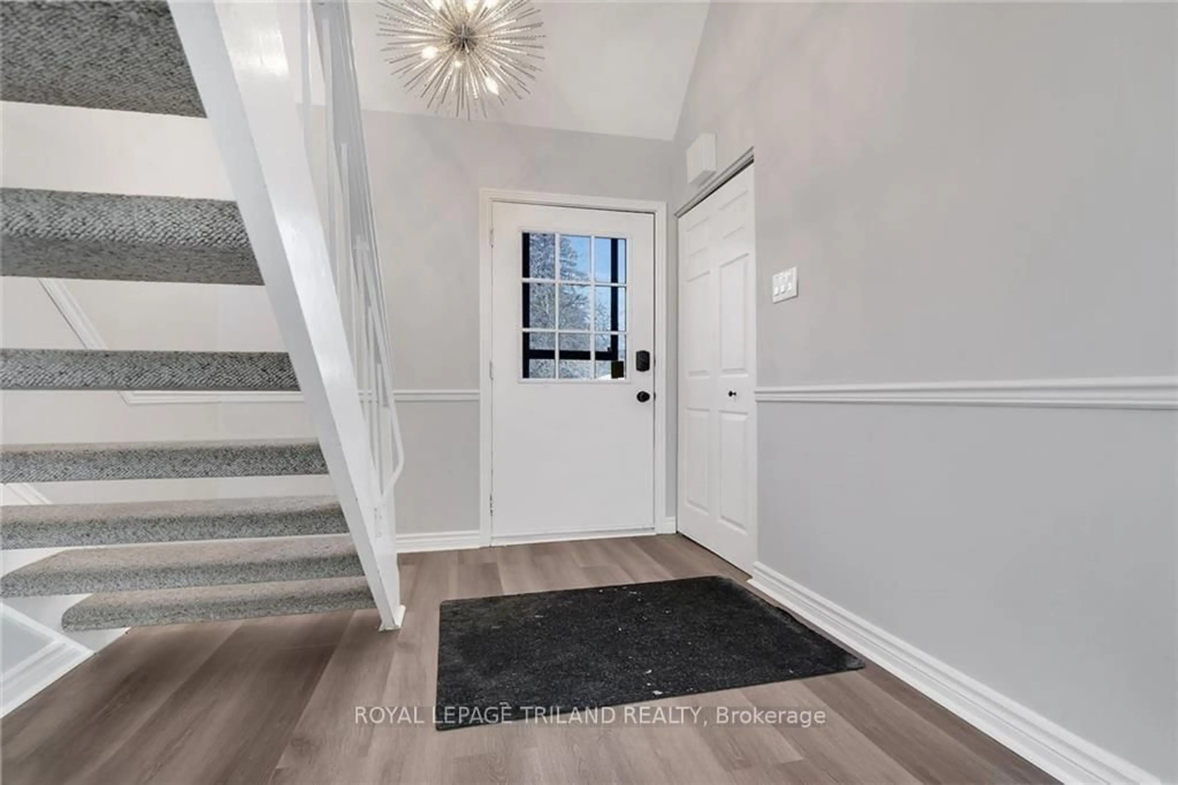 Indoor entryway for 11 Crabtree Ave, London North Ontario N6G 2H6