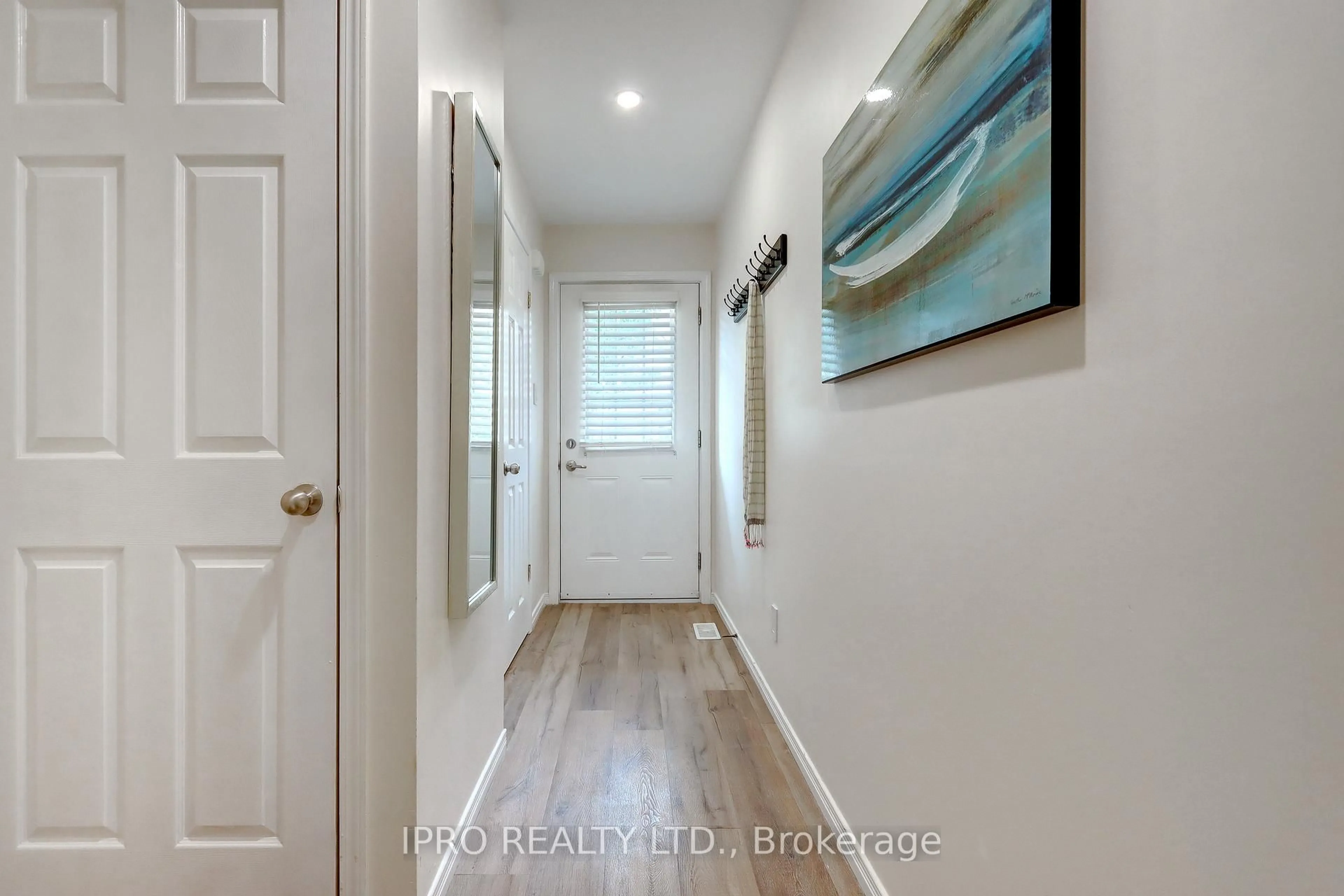 Indoor entryway for 355 Fisher Mills Rd #74, Cambridge Ontario N3C 4N5