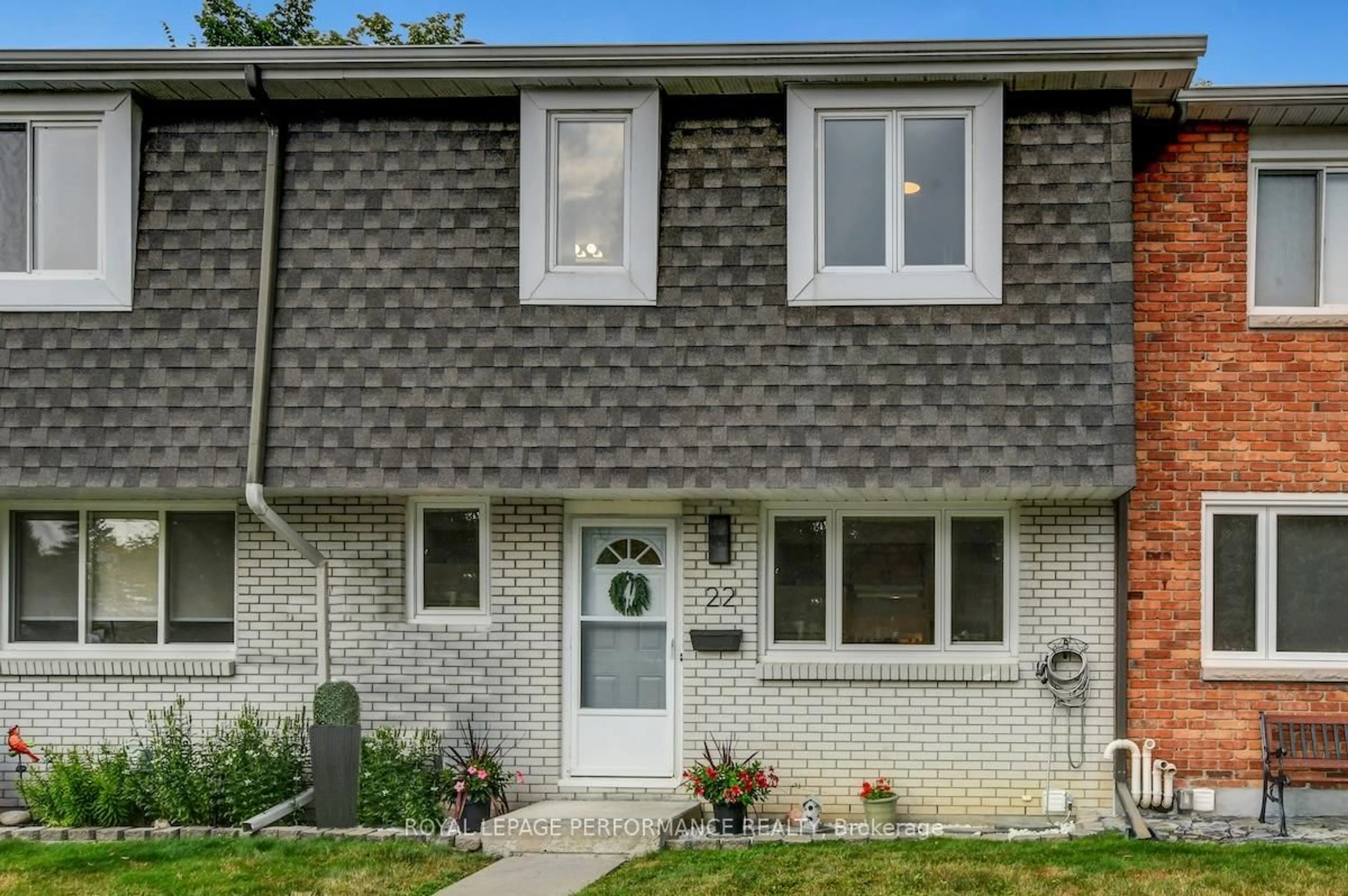 Home with vinyl exterior material, street for 550 Straby Ave #22, Ottawa Ontario K1K 1H1