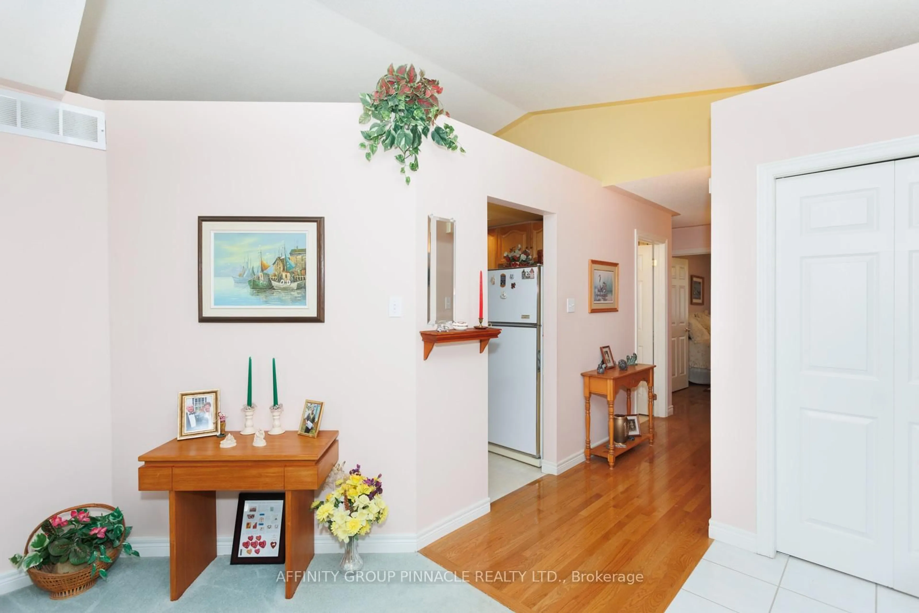 Indoor entryway for 16 Hillview Dr, Kawartha Lakes Ontario K0M 1A0