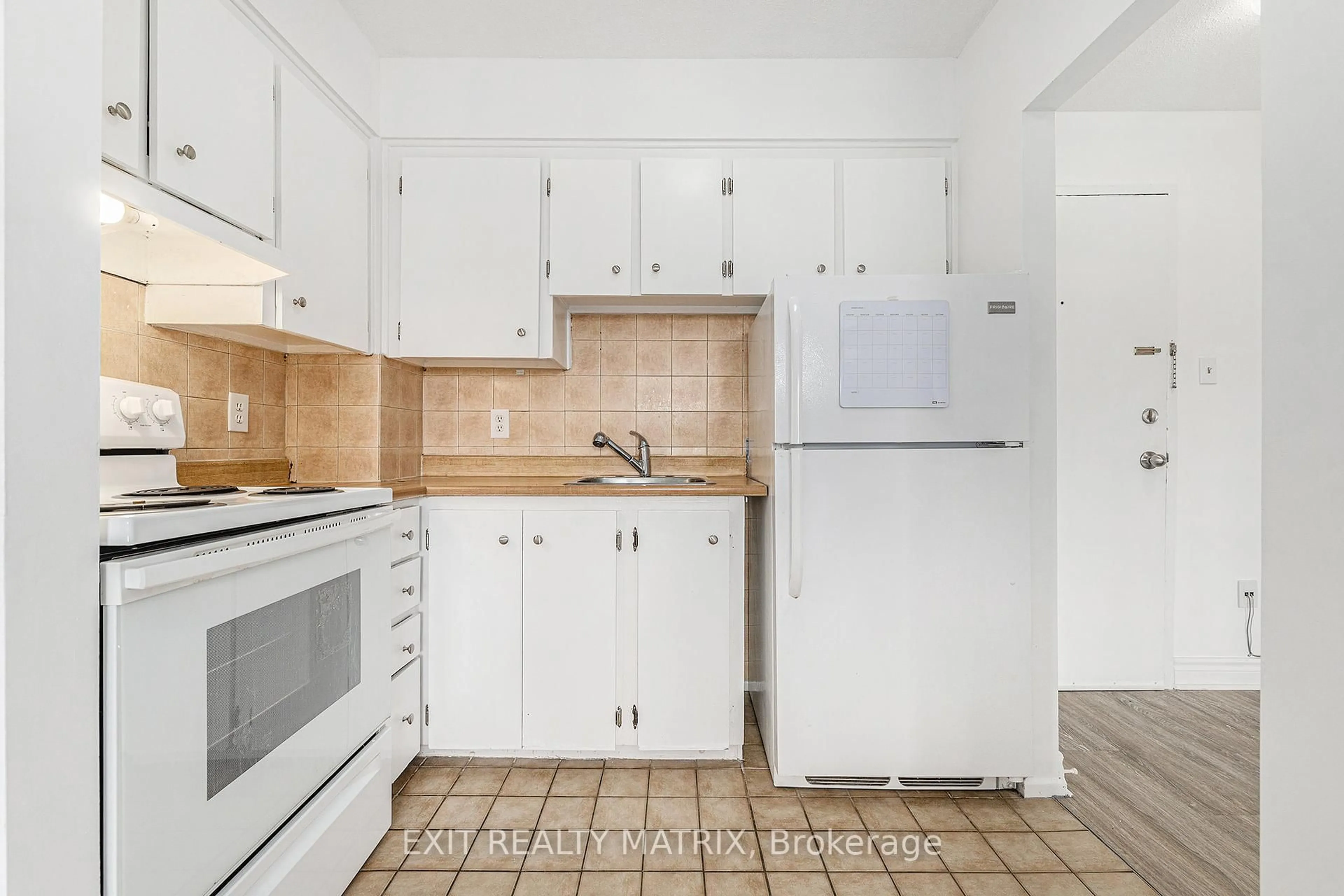 Standard kitchen, unknown for 2041 Arrowsmith Dr #403C, Ottawa Ontario K1J 7V7