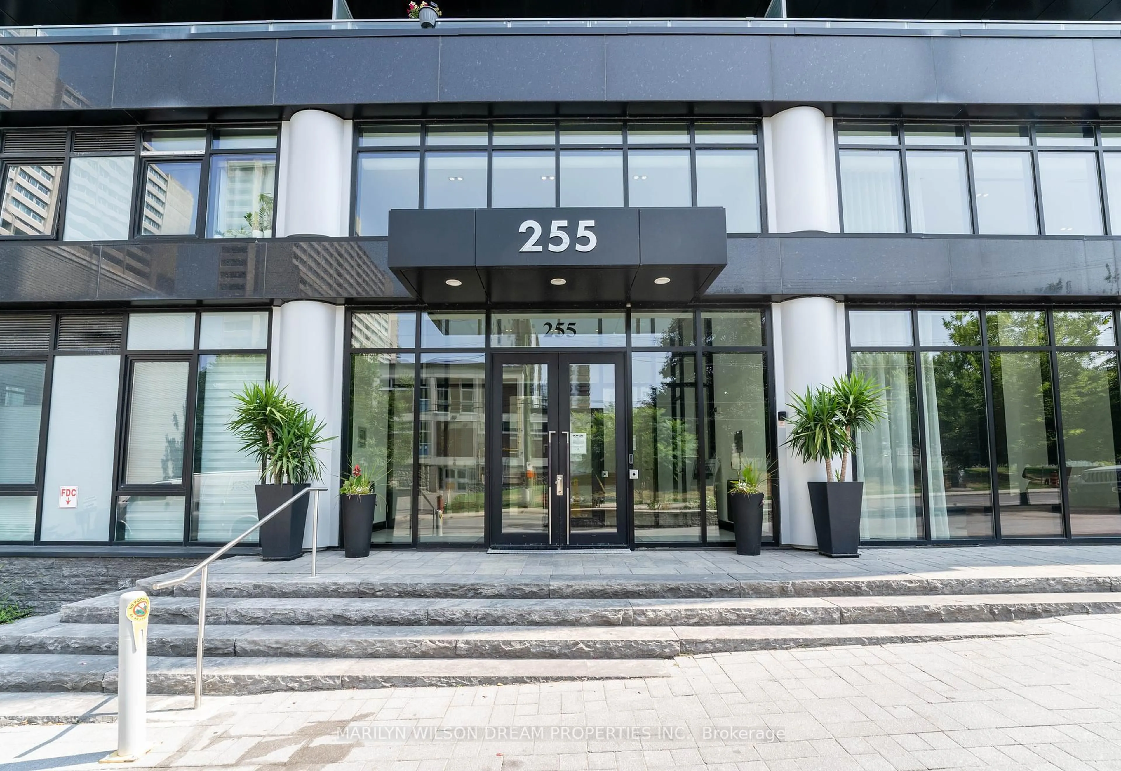 Indoor foyer for 255 Bay St #406, Ottawa Ontario K1R 0C5