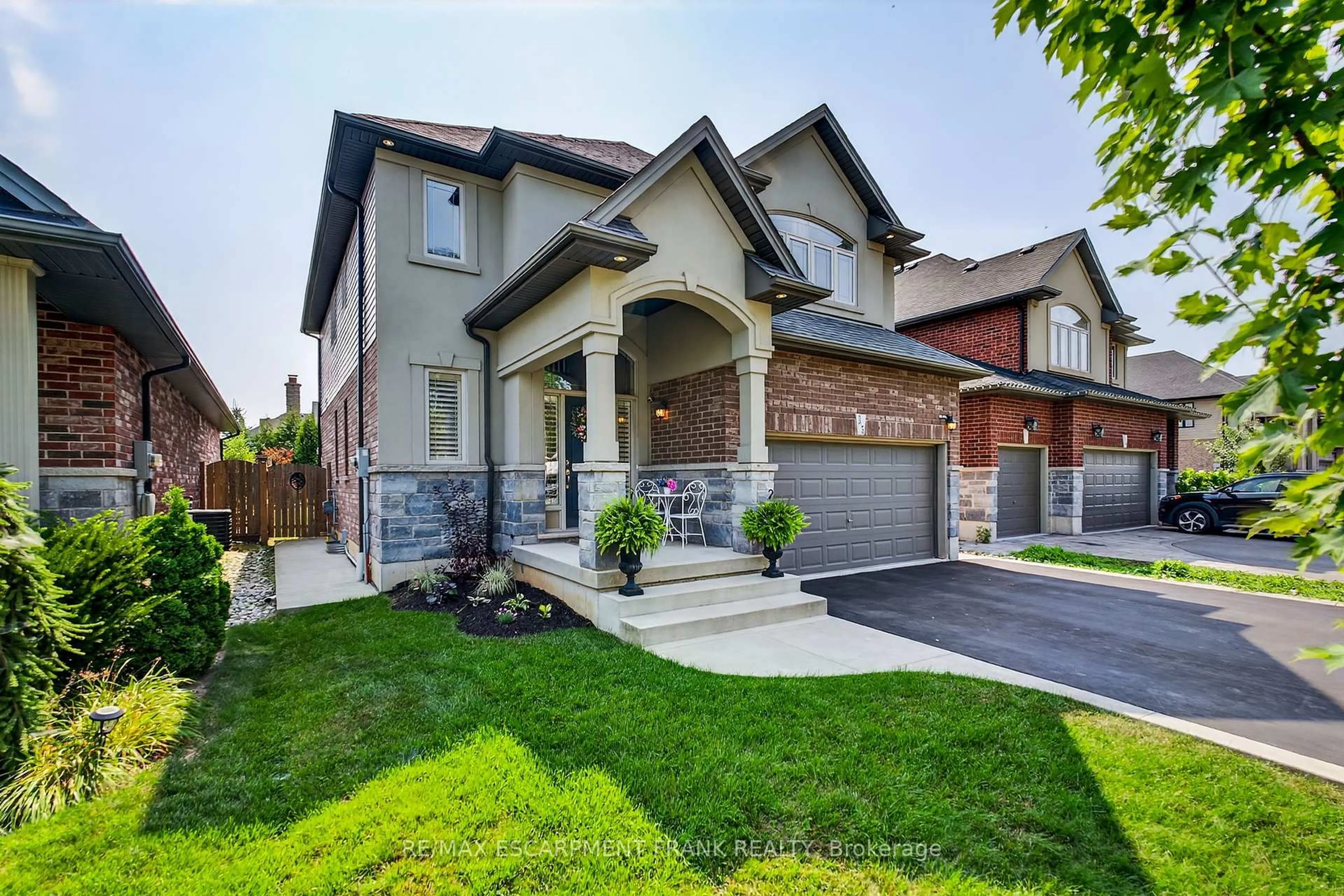 Home with brick exterior material, street for 35 PURNELL Dr, Hamilton Ontario L9C 0C6
