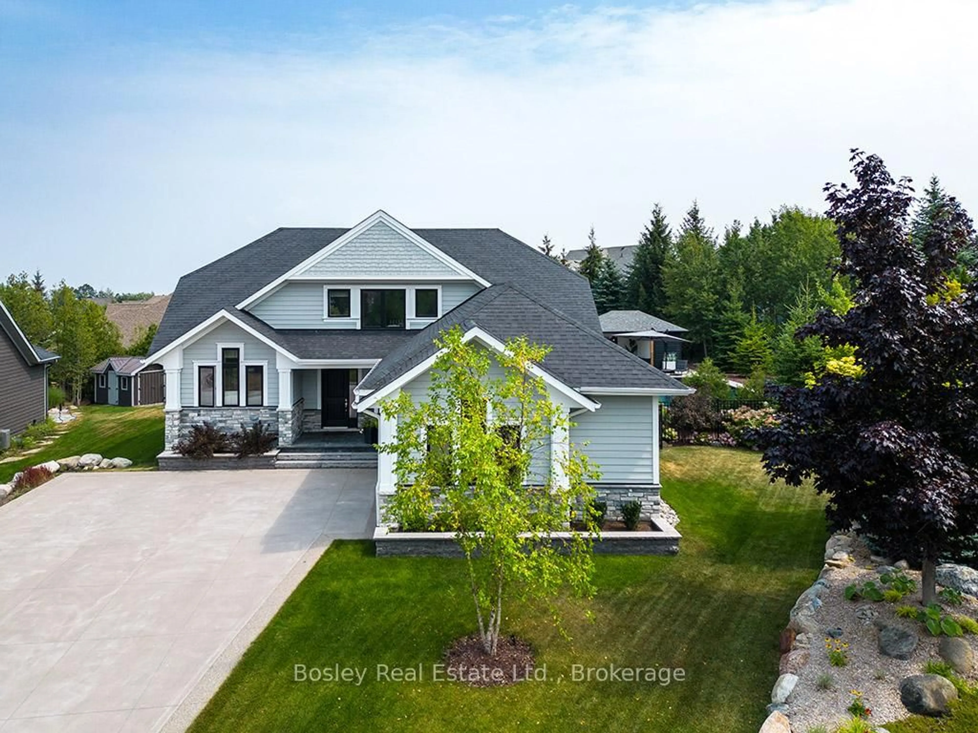 A pic from outside/outdoor area/front of a property/back of a property/a pic from drone, unknown for 104 Mccallum Crt, Blue Mountains Ontario N0H 2P0