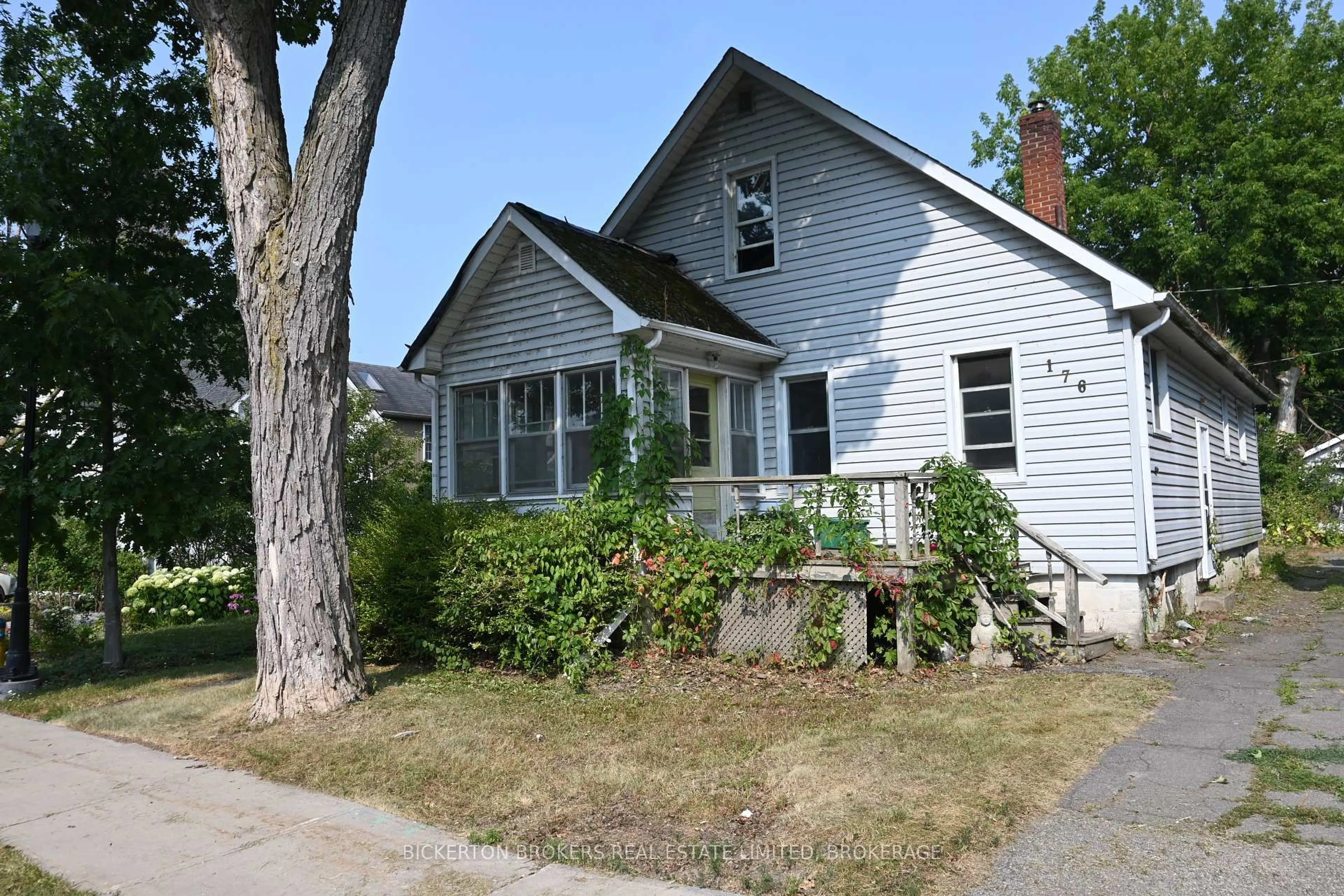 Home with vinyl exterior material, street for 176 John St, Gananoque Ontario K7G 1A5