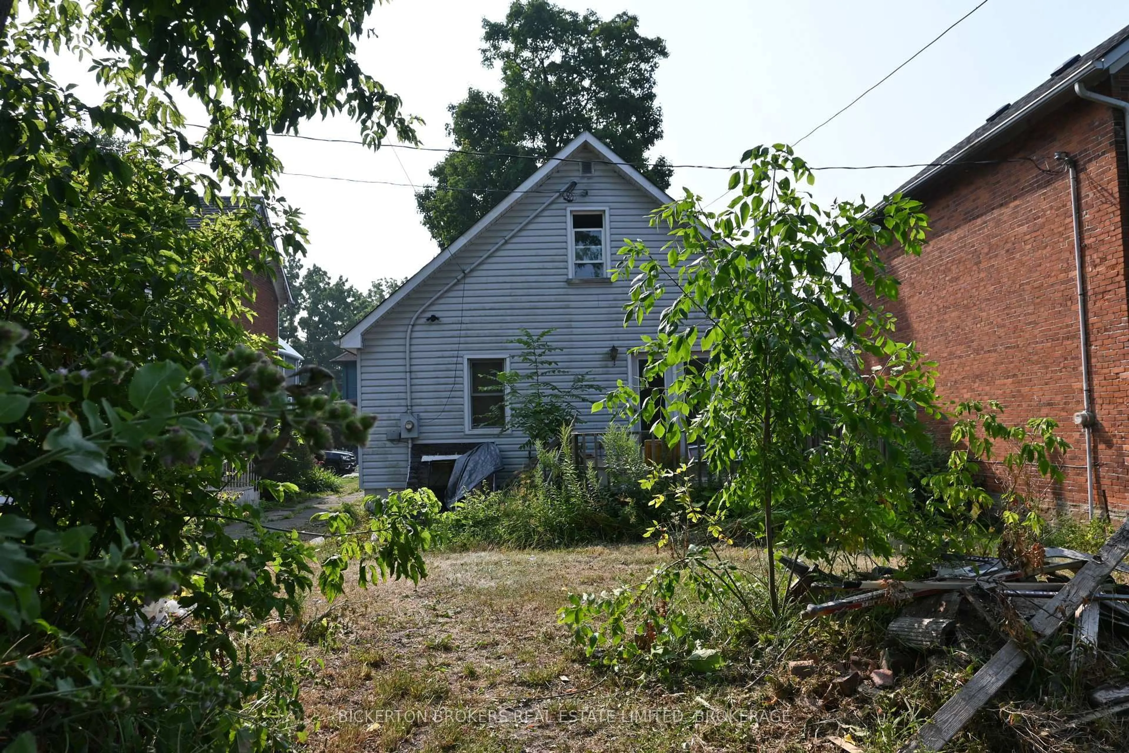 Patio, street for 176 John St, Gananoque Ontario K7G 1A5