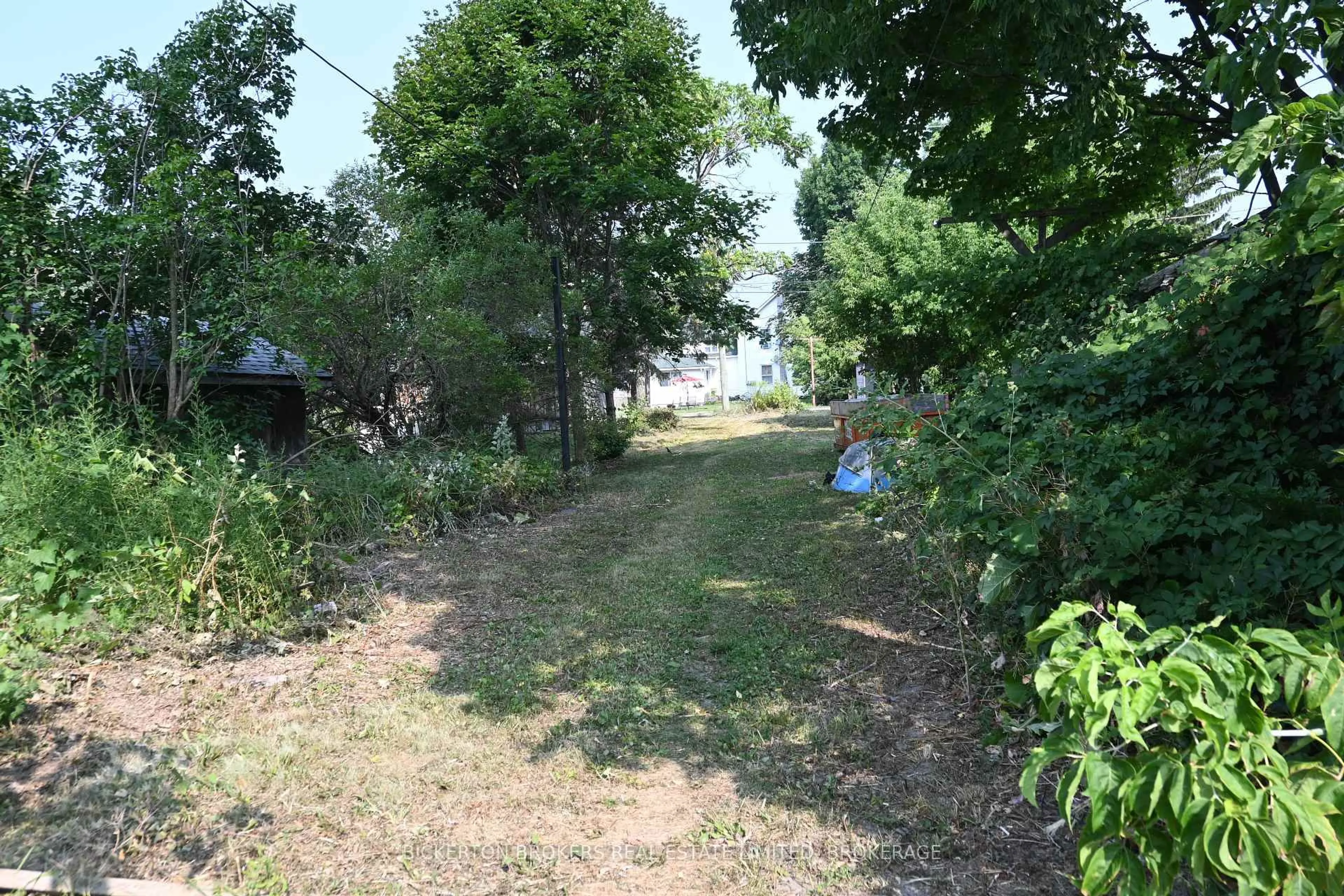 Unknown for 176 John St, Gananoque Ontario K7G 1A5