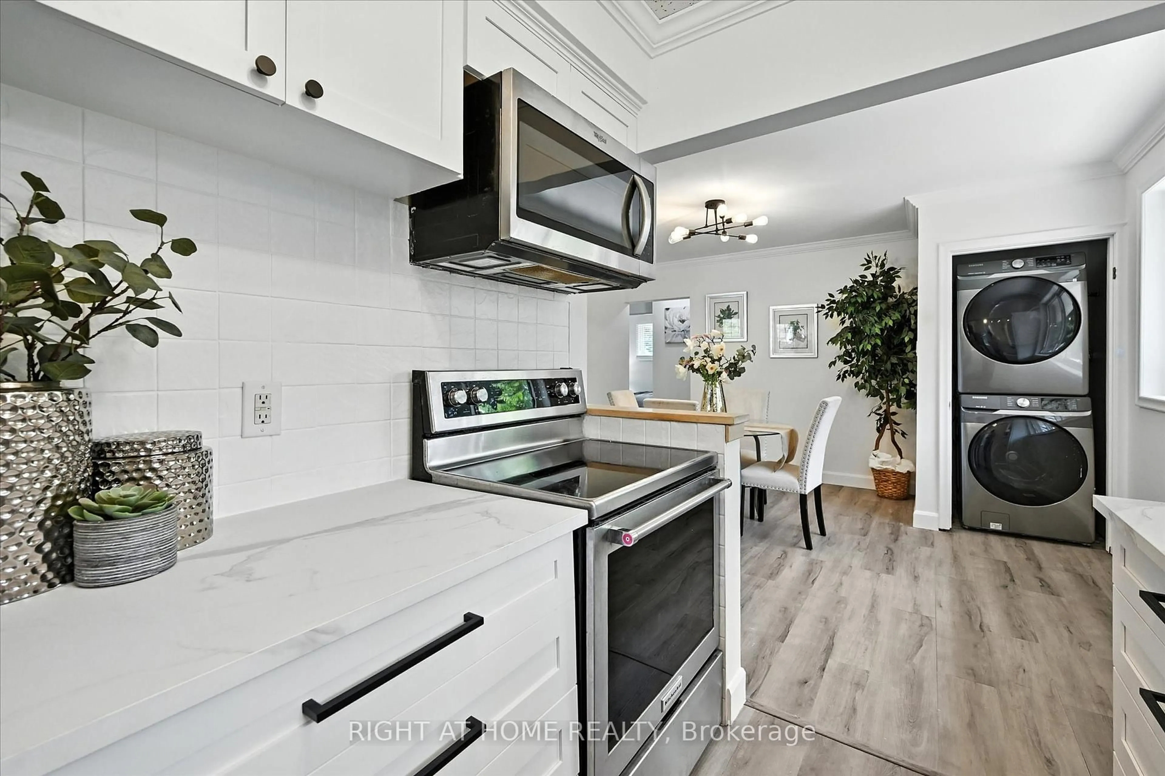 Open concept kitchen, ceramic/tile floor for 157 West 19th St, Hamilton Ontario L9C 4H9