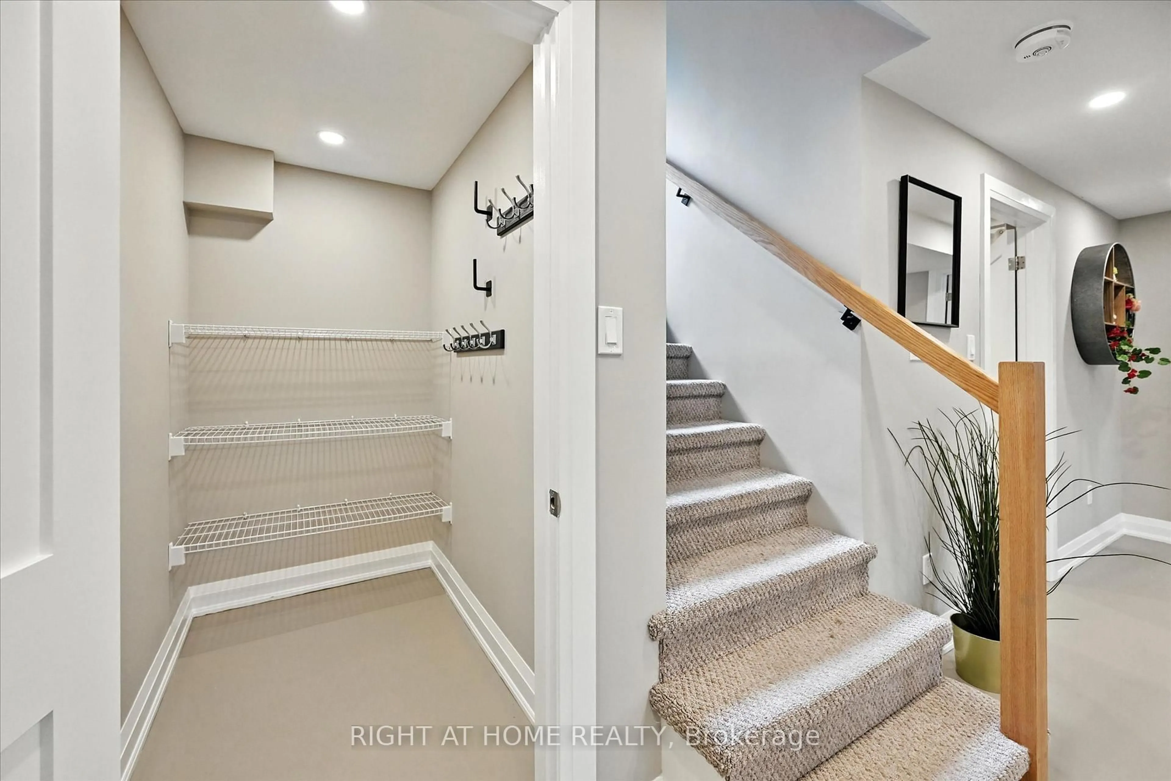 Unknown for 157 West 19th St, Hamilton Ontario L9C 4H9