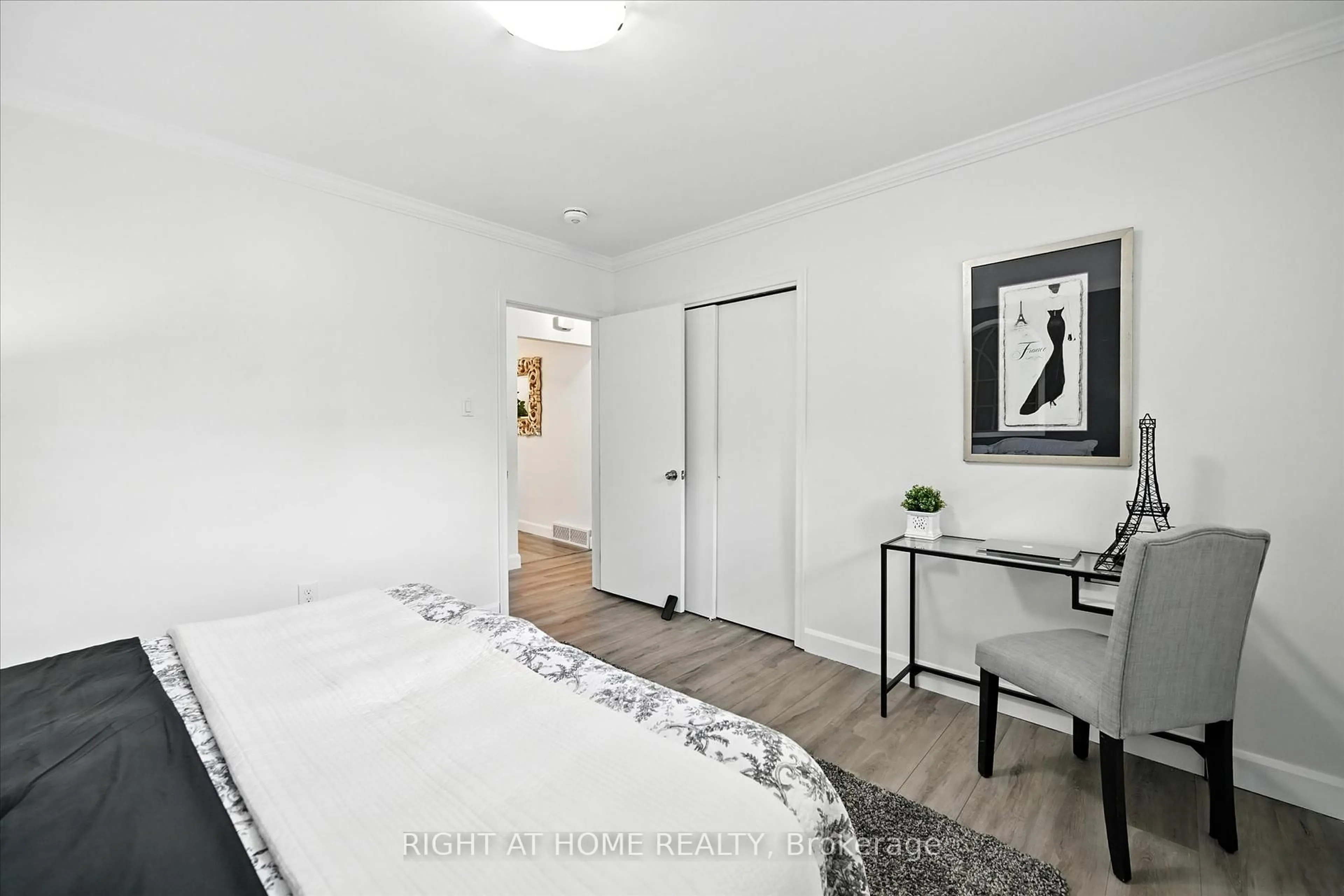A pic of a room for 157 West 19th St, Hamilton Ontario L9C 4H9