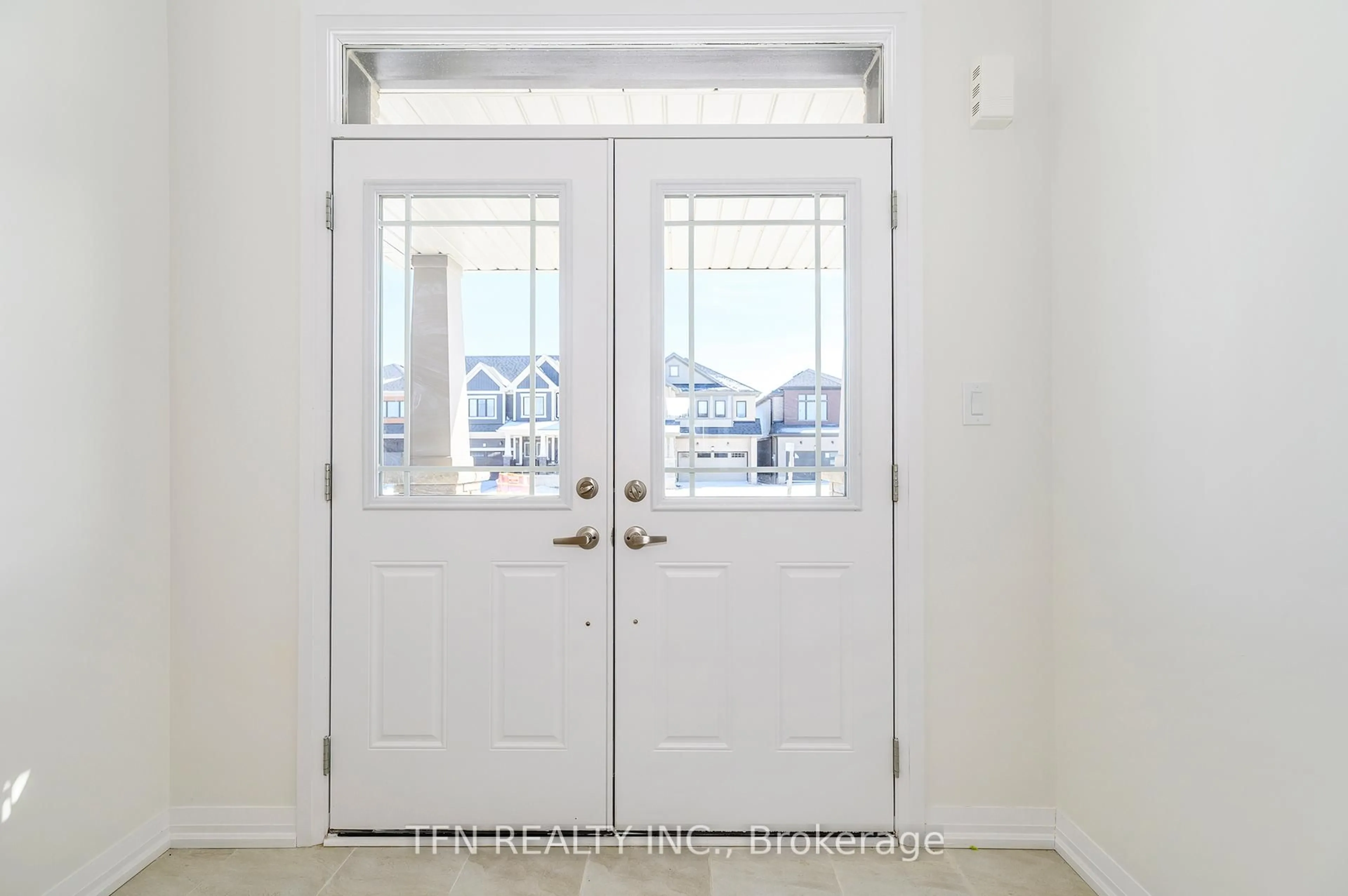 Indoor entryway for 36 Stanley Ave, Haldimand Ontario N3W 0J8