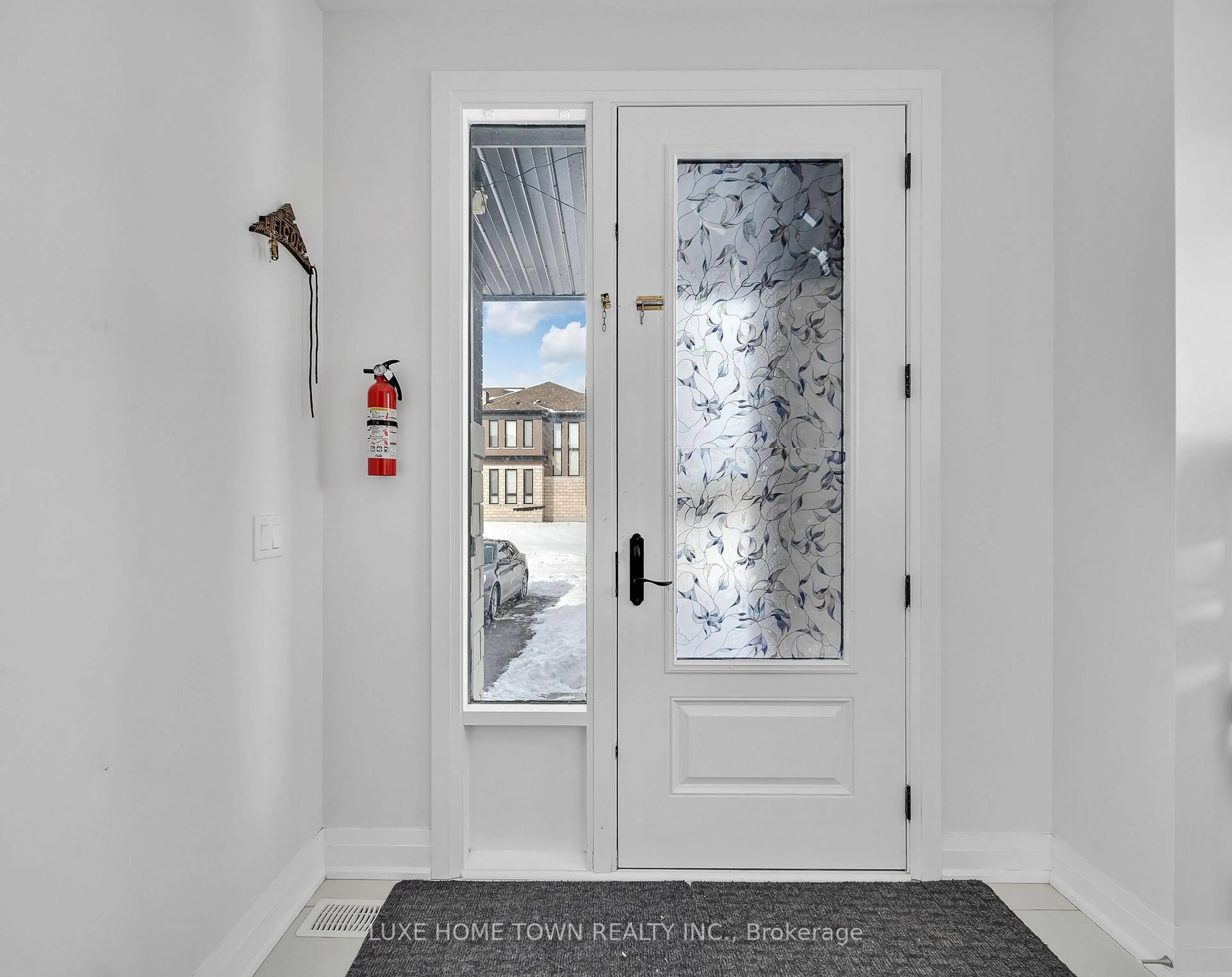 Indoor entryway for 101 Prince Charles Cres, Woodstock Ontario N4T 0N1