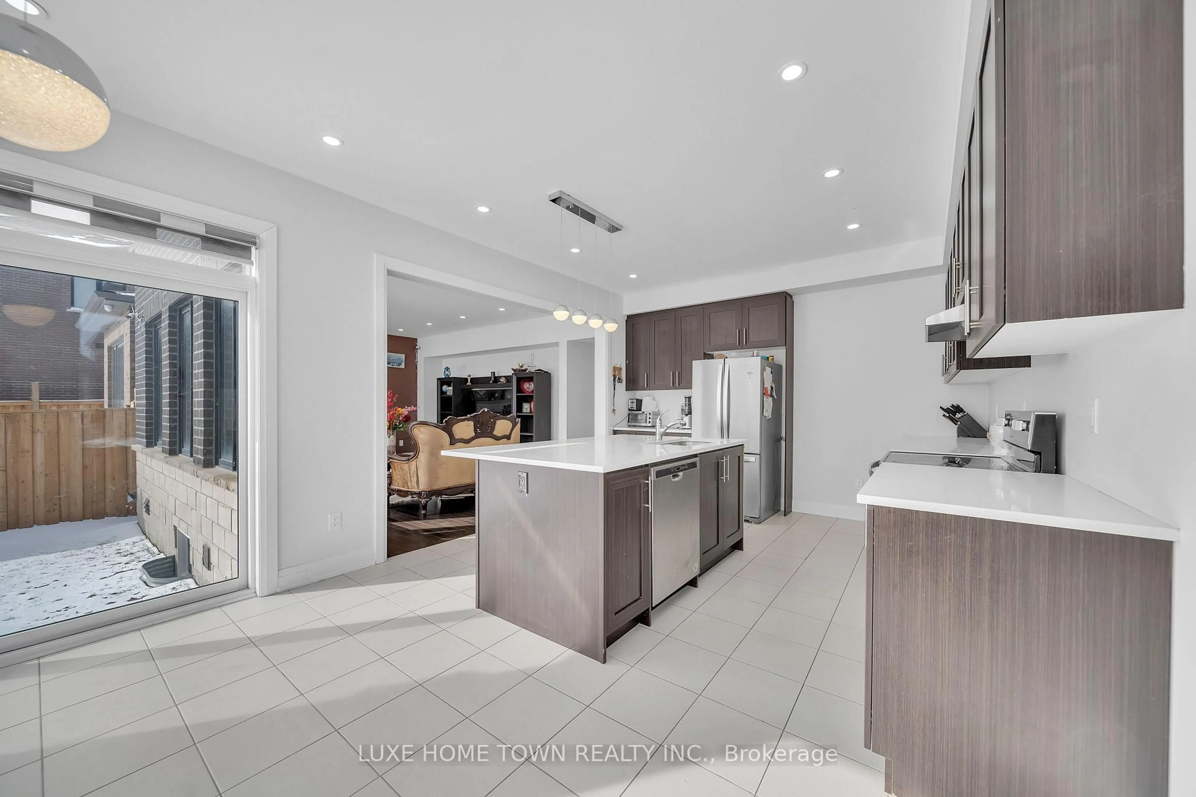 Open concept kitchen, ceramic/tile floor for 101 Prince Charles Cres, Woodstock Ontario N4T 0N1