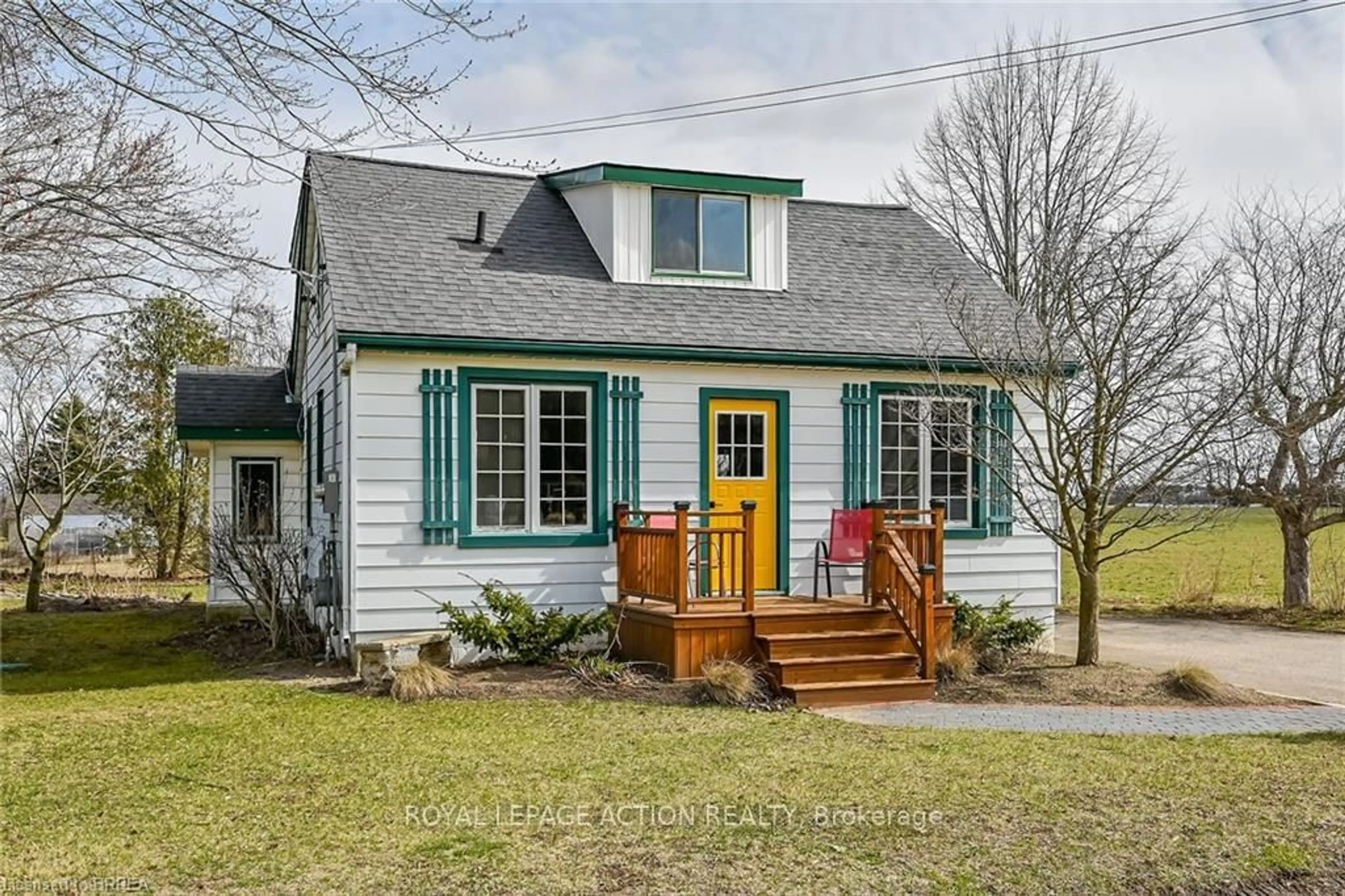 Home with vinyl exterior material, street for 119 Wetmores Rd, Brant Ontario N0E 1K0