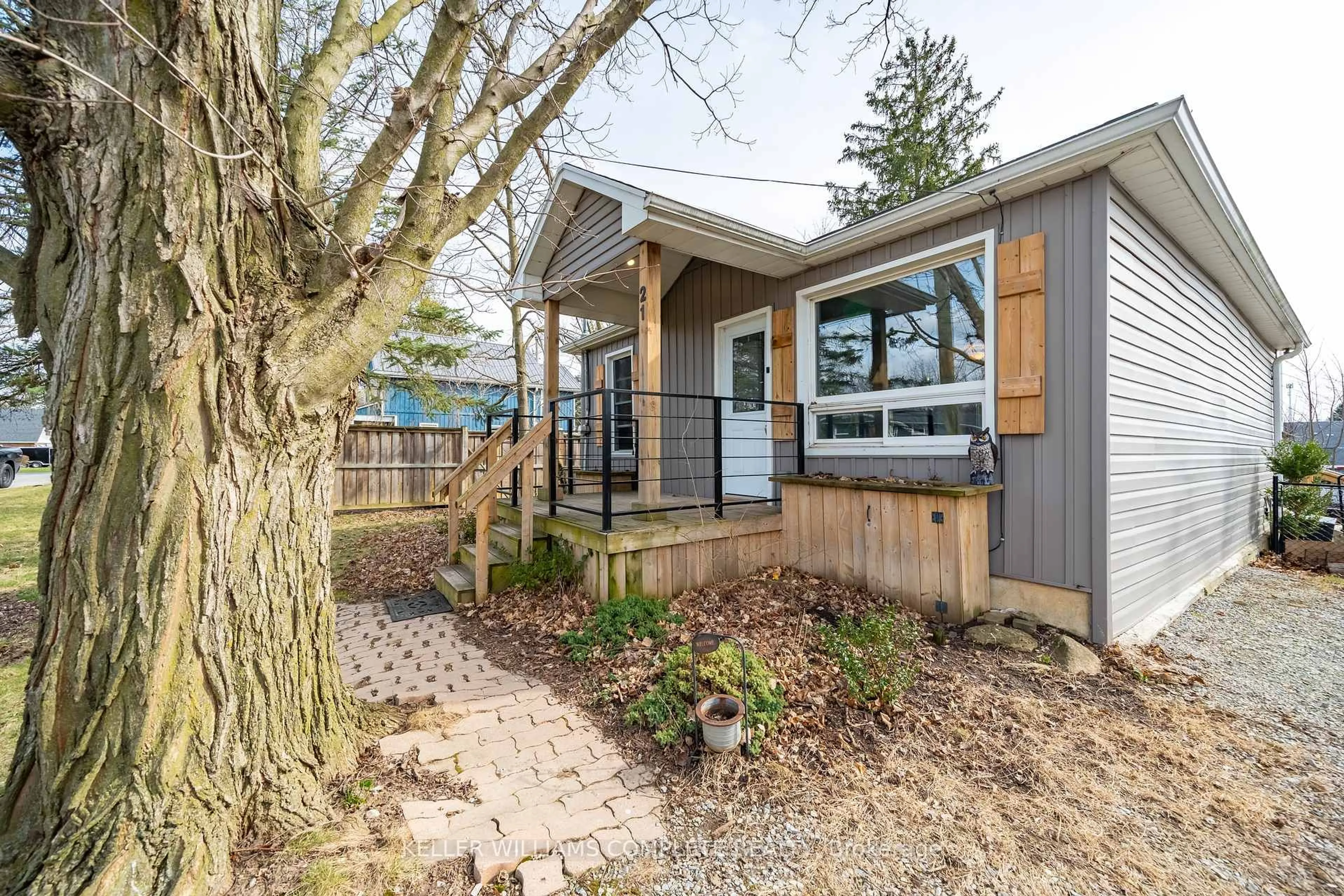 Unknown for 21 Renfrew St, Haldimand Ontario N3W 1E8