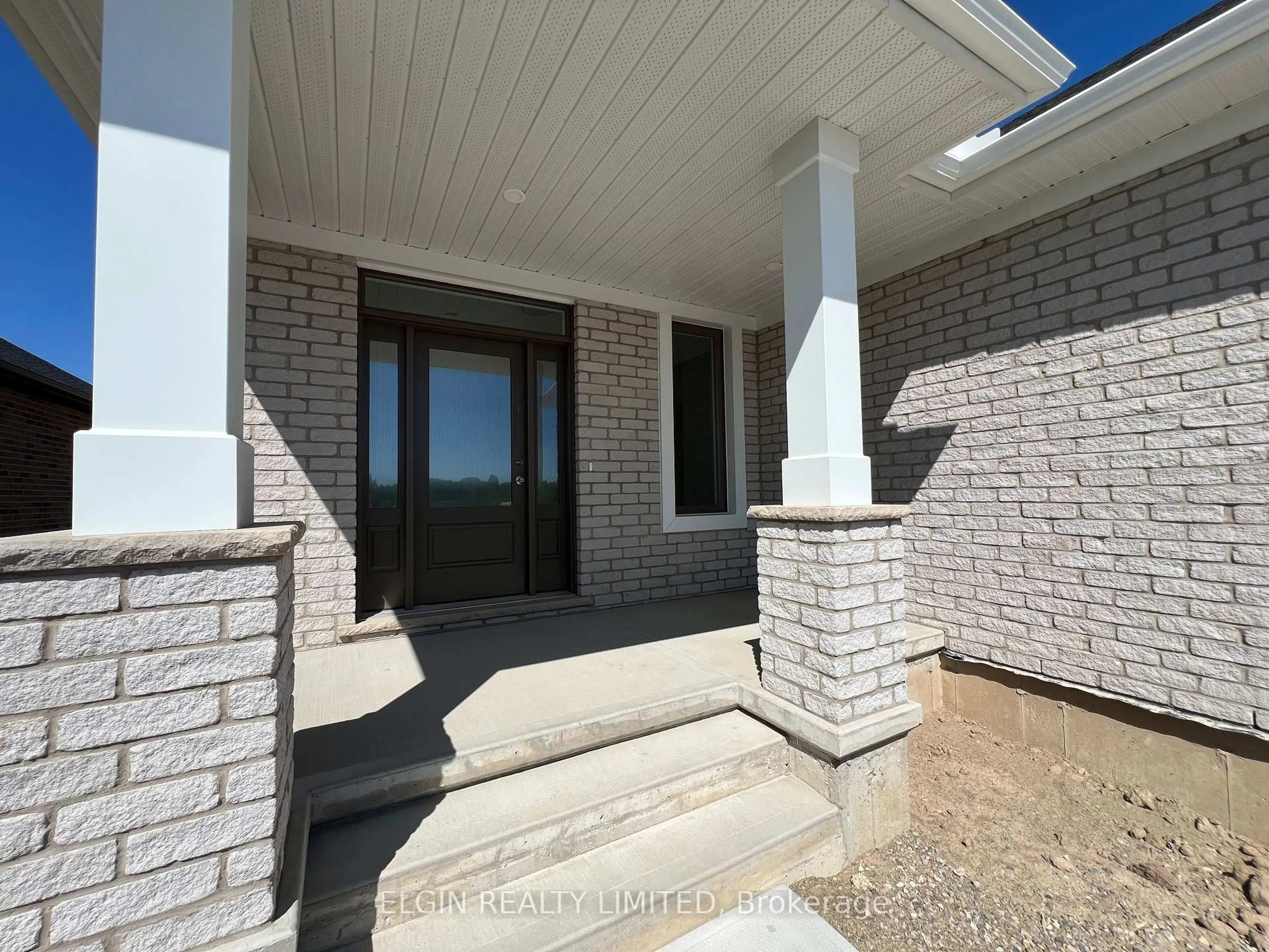 Indoor entryway for 45 Hemlock Cres, Aylmer Ontario N5H 0C1
