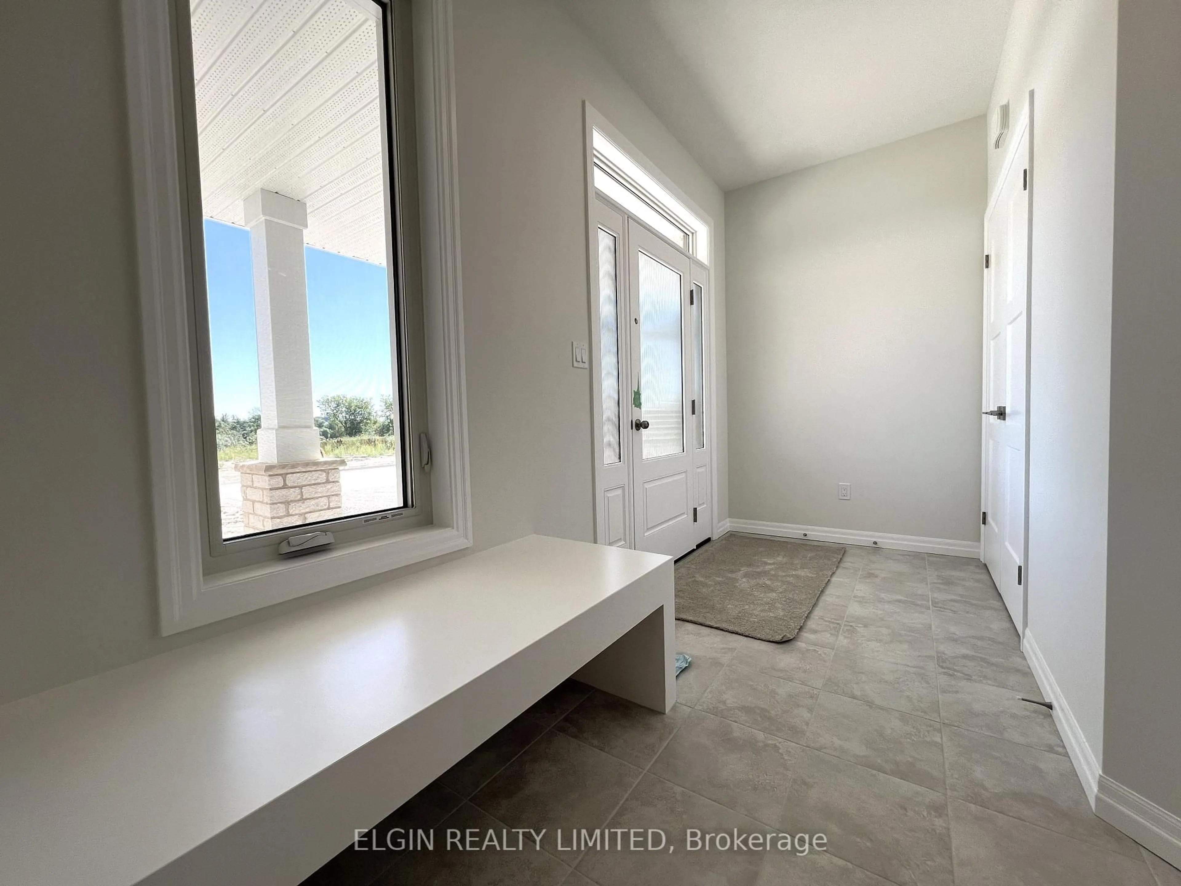Indoor entryway for 45 Hemlock Cres, Aylmer Ontario N5H 0C1