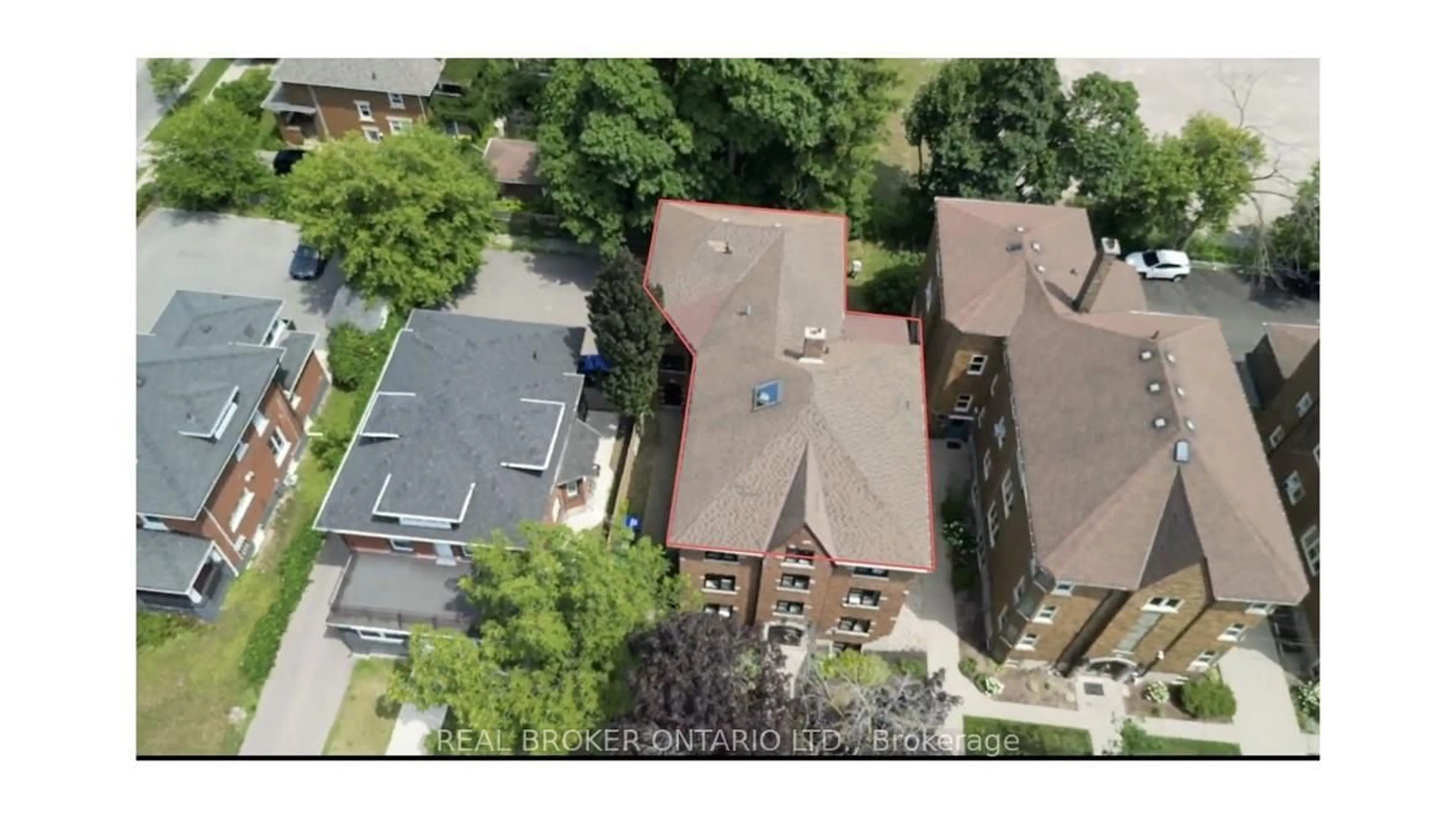 A pic from outside/outdoor area/front of a property/back of a property/a pic from drone, unknown for 112 Margaret Ave, Kitchener Ontario N2H 4H6