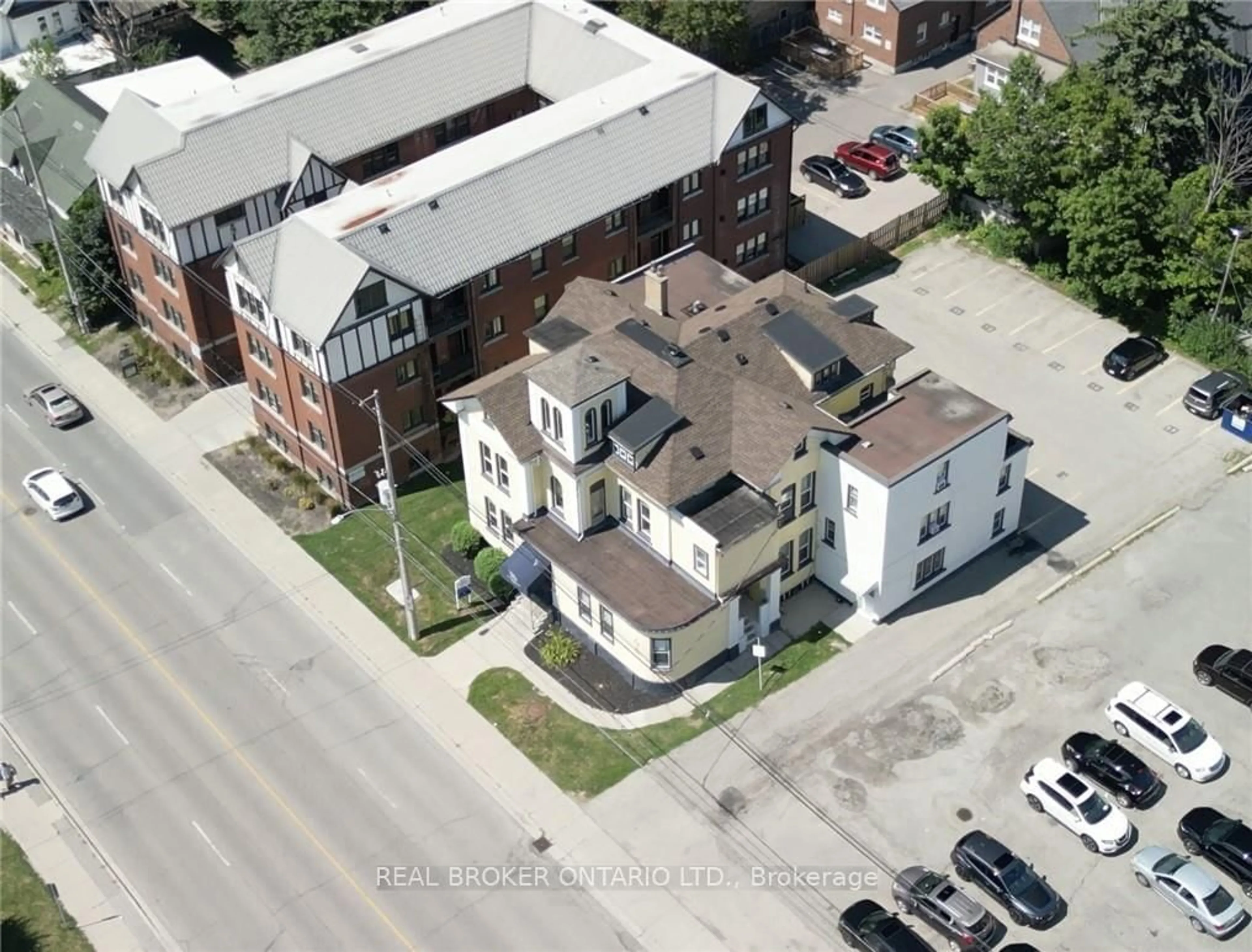 A pic from outside/outdoor area/front of a property/back of a property/a pic from drone, building for 44 Weber St, Kitchener Ontario N2H 3Z2