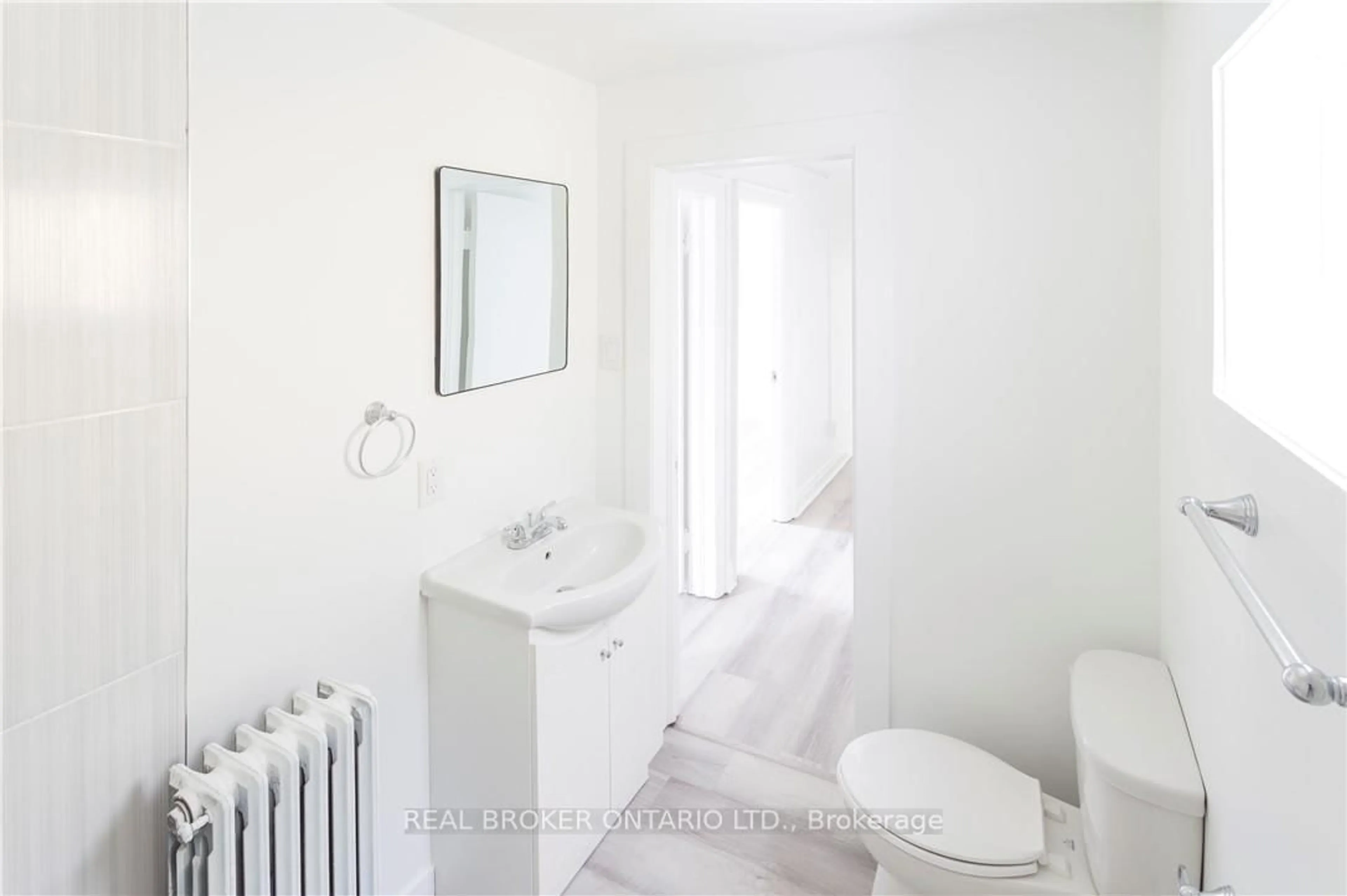 Standard bathroom, unknown for 44 Weber St, Kitchener Ontario N2H 3Z2