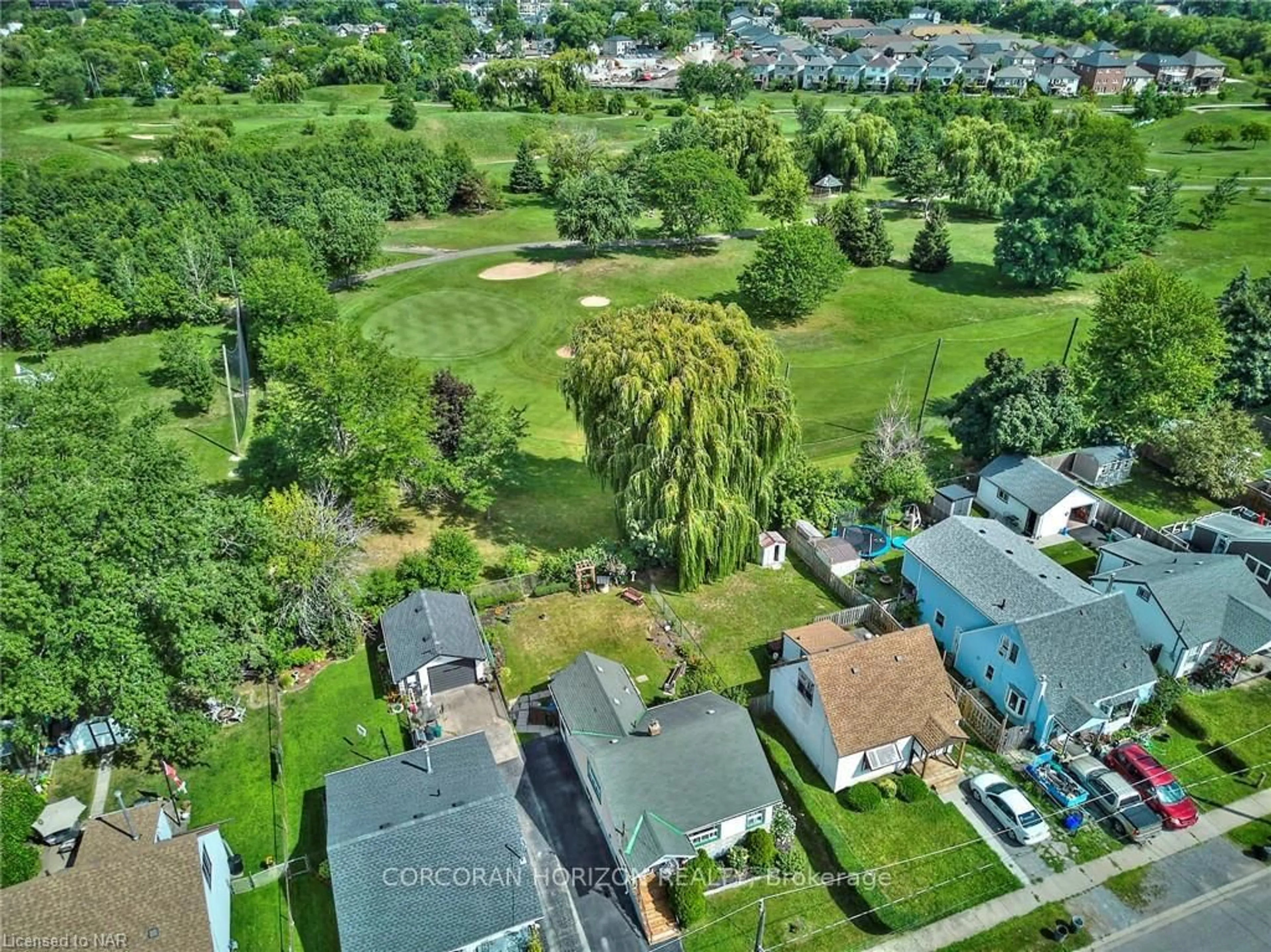 A pic from outside/outdoor area/front of a property/back of a property/a pic from drone, unknown for 11 Beverly St, St. Catharines Ontario L2P 2J9