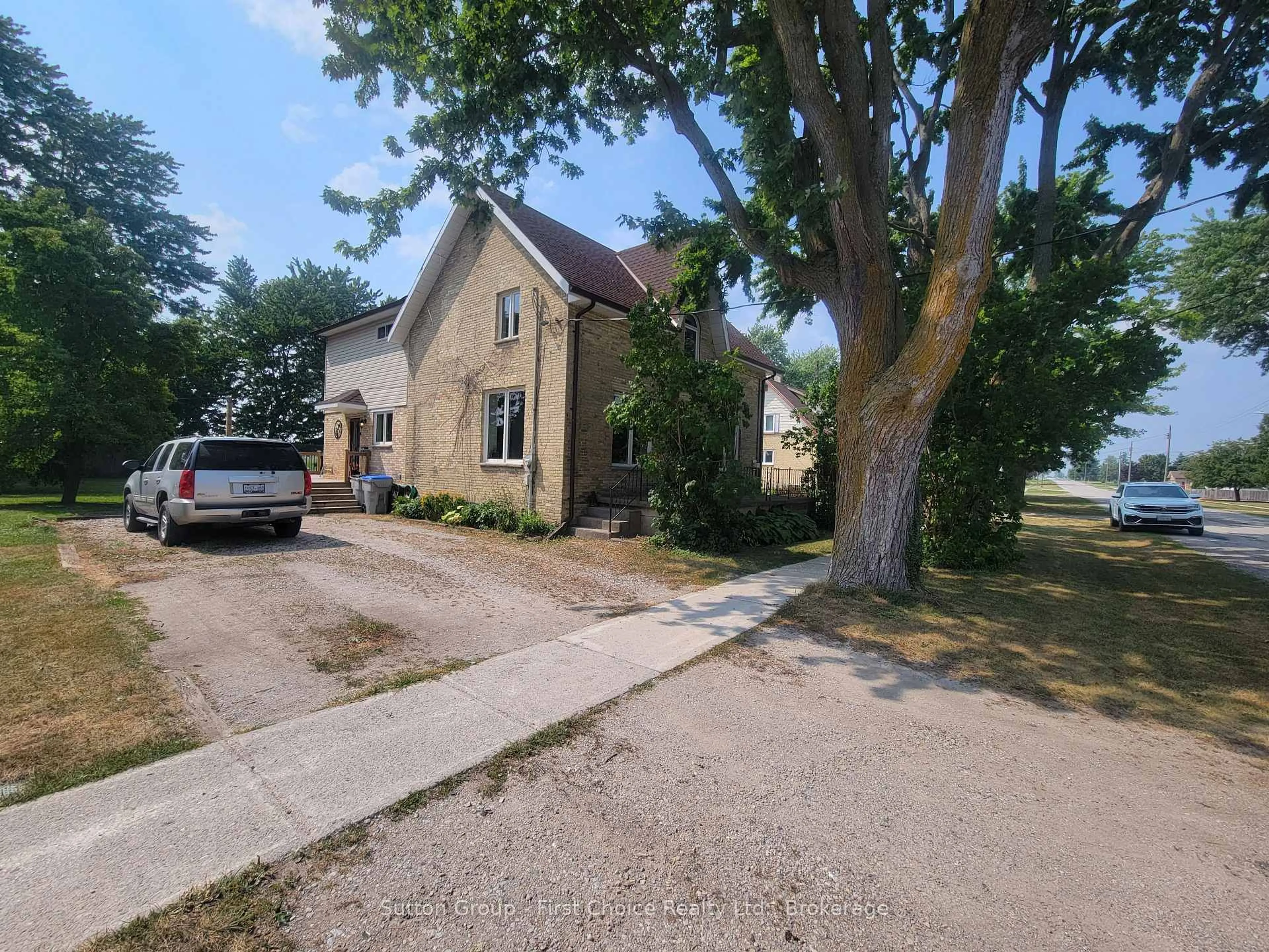 A pic from outside/outdoor area/front of a property/back of a property/a pic from drone, street for 30 King St, South Huron Ontario N0M 1M0