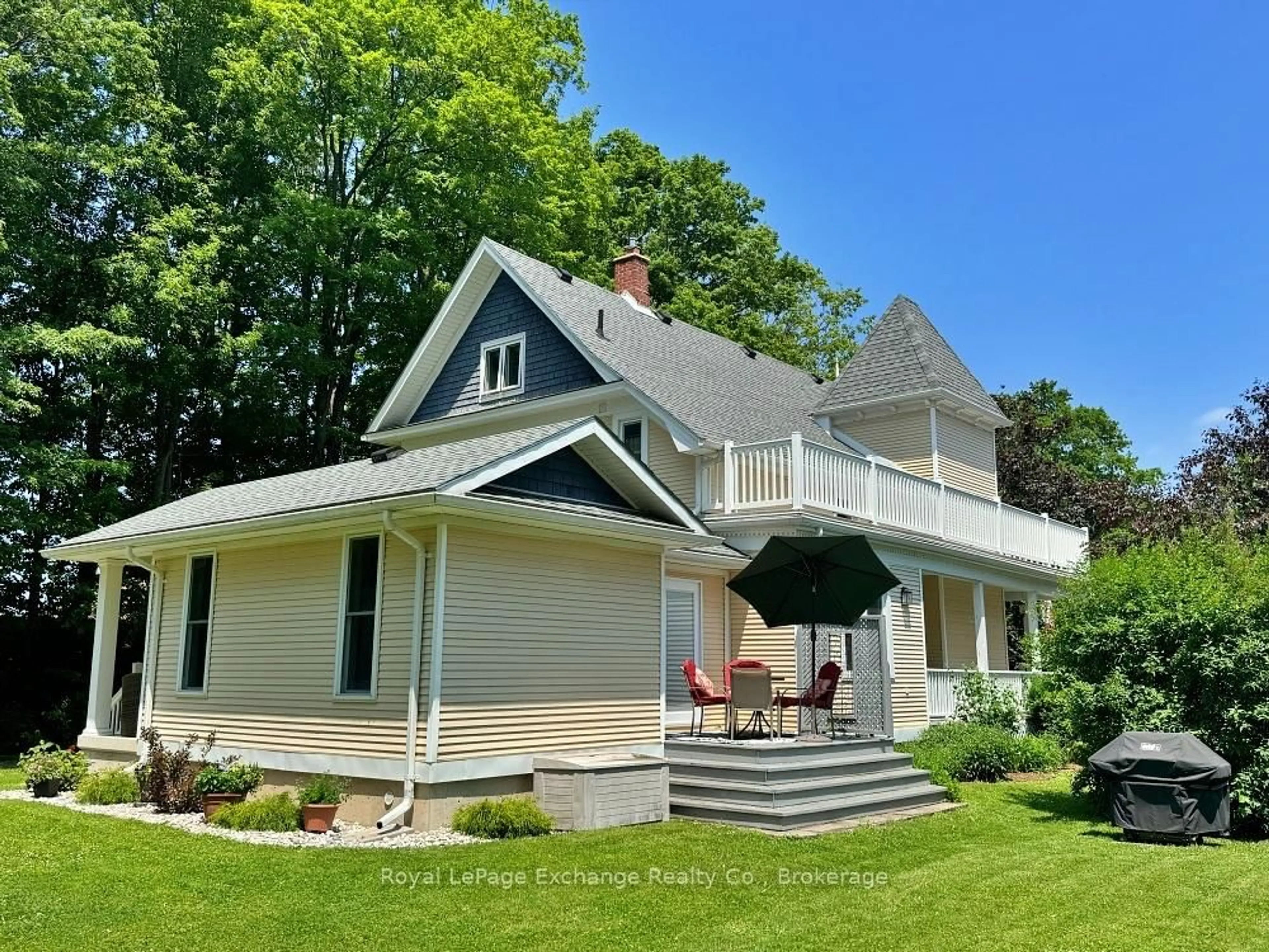 Home with vinyl exterior material, unknown for 8 Queen St, Huron-Kinloss Ontario N0G 2R0