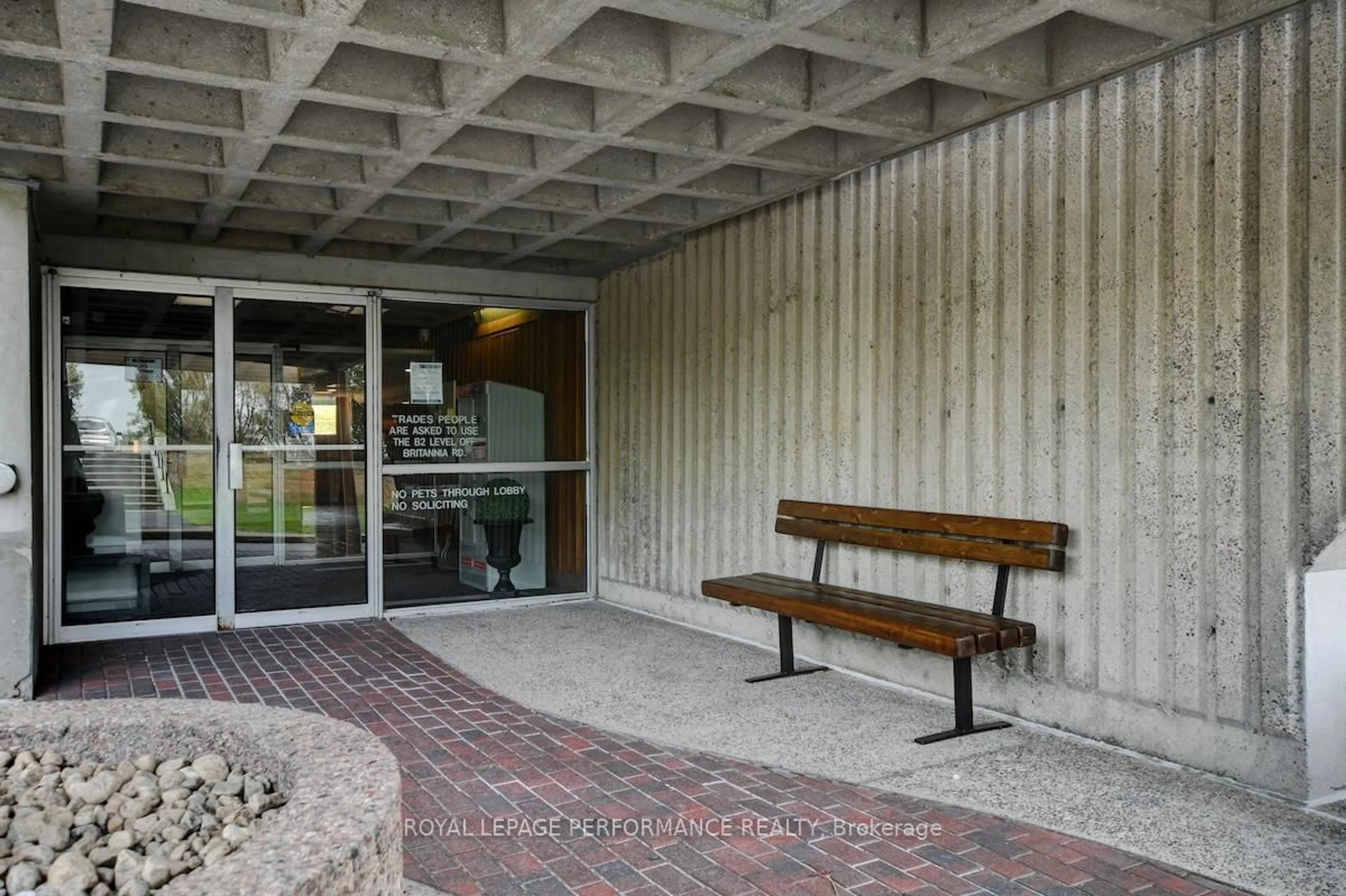 Unknown for 415 Greenview Ave #404, Ottawa Ontario K2B 8G5