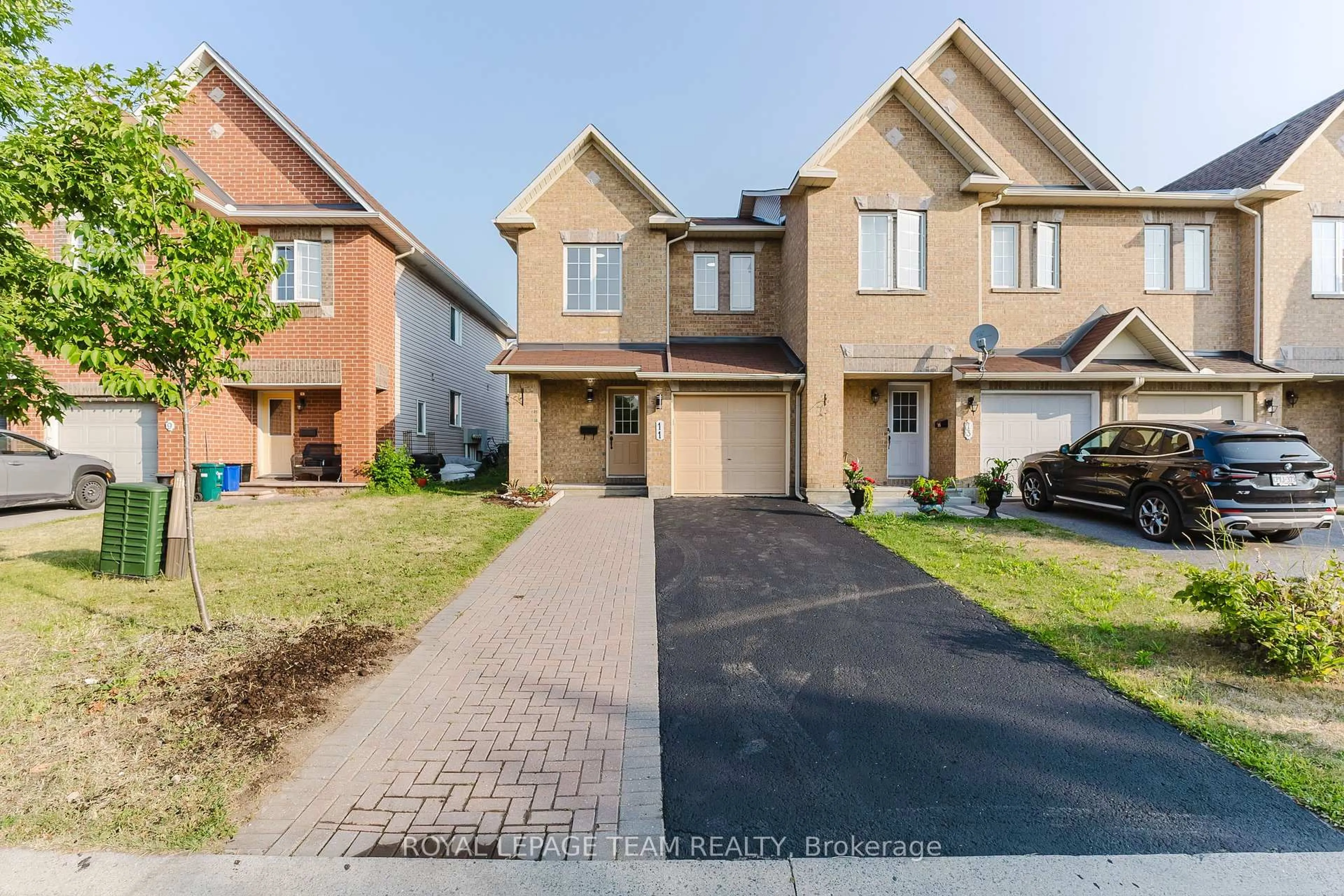 A pic from outside/outdoor area/front of a property/back of a property/a pic from drone, street for 11 Villandry St, Ottawa Ontario K2G 6X7