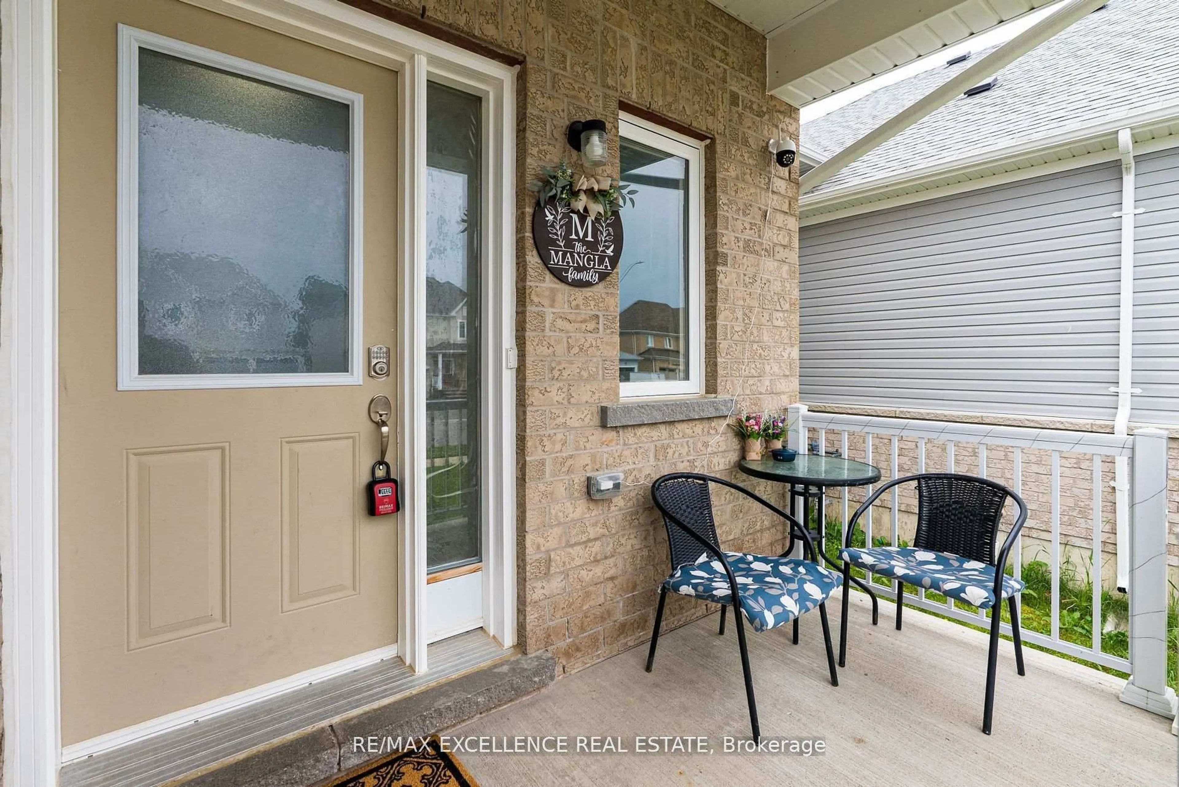 Indoor entryway for 40 Todd Cres, Southgate Ontario N0C 1B0