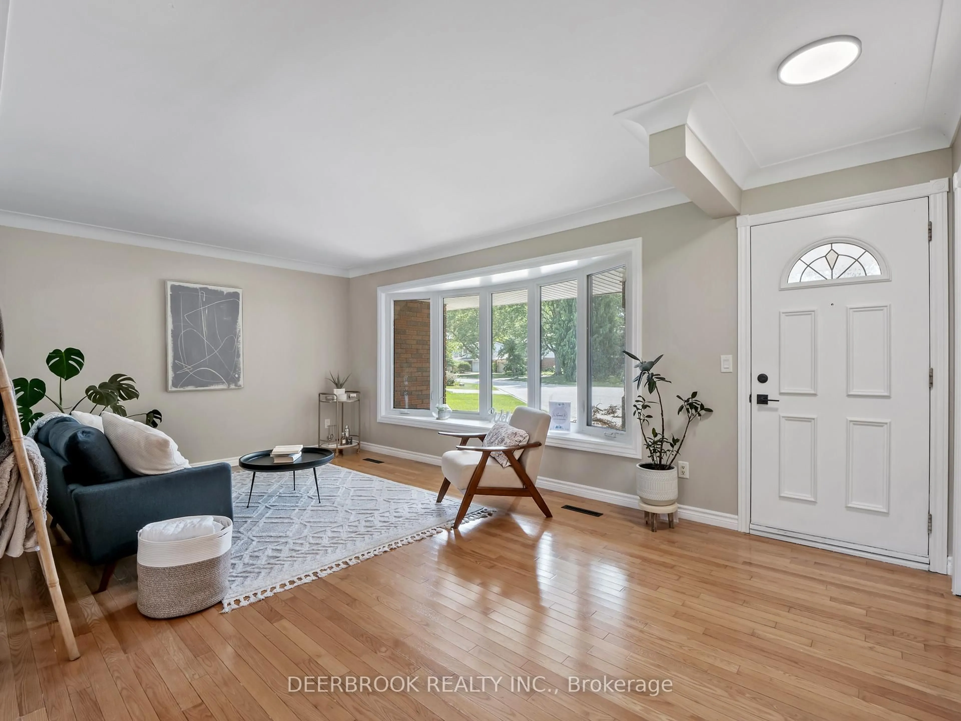 Indoor entryway for 5710 Dalton Ave, LaSalle Ontario N9H 1M8