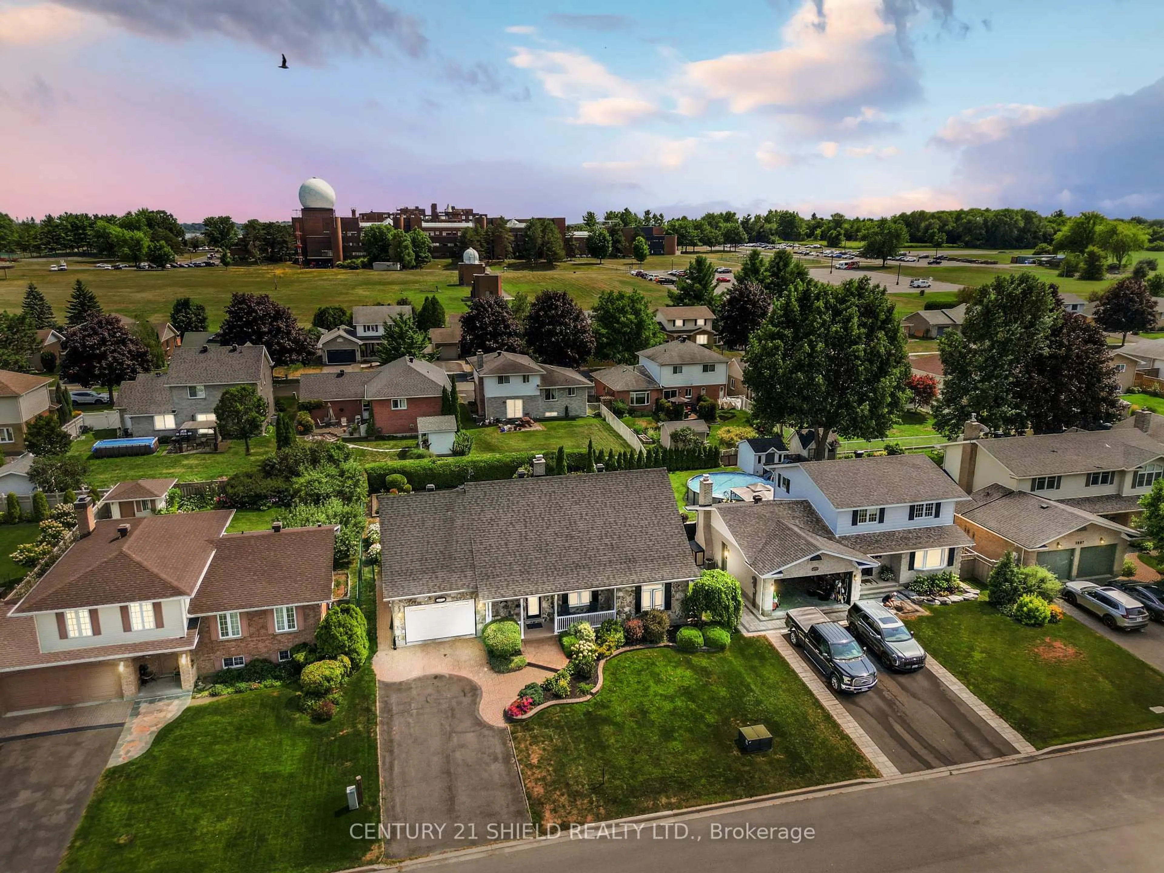 A pic from outside/outdoor area/front of a property/back of a property/a pic from drone, city buildings view from balcony for 1989 Belvedere Cres, Cornwall Ontario K6H 6L9