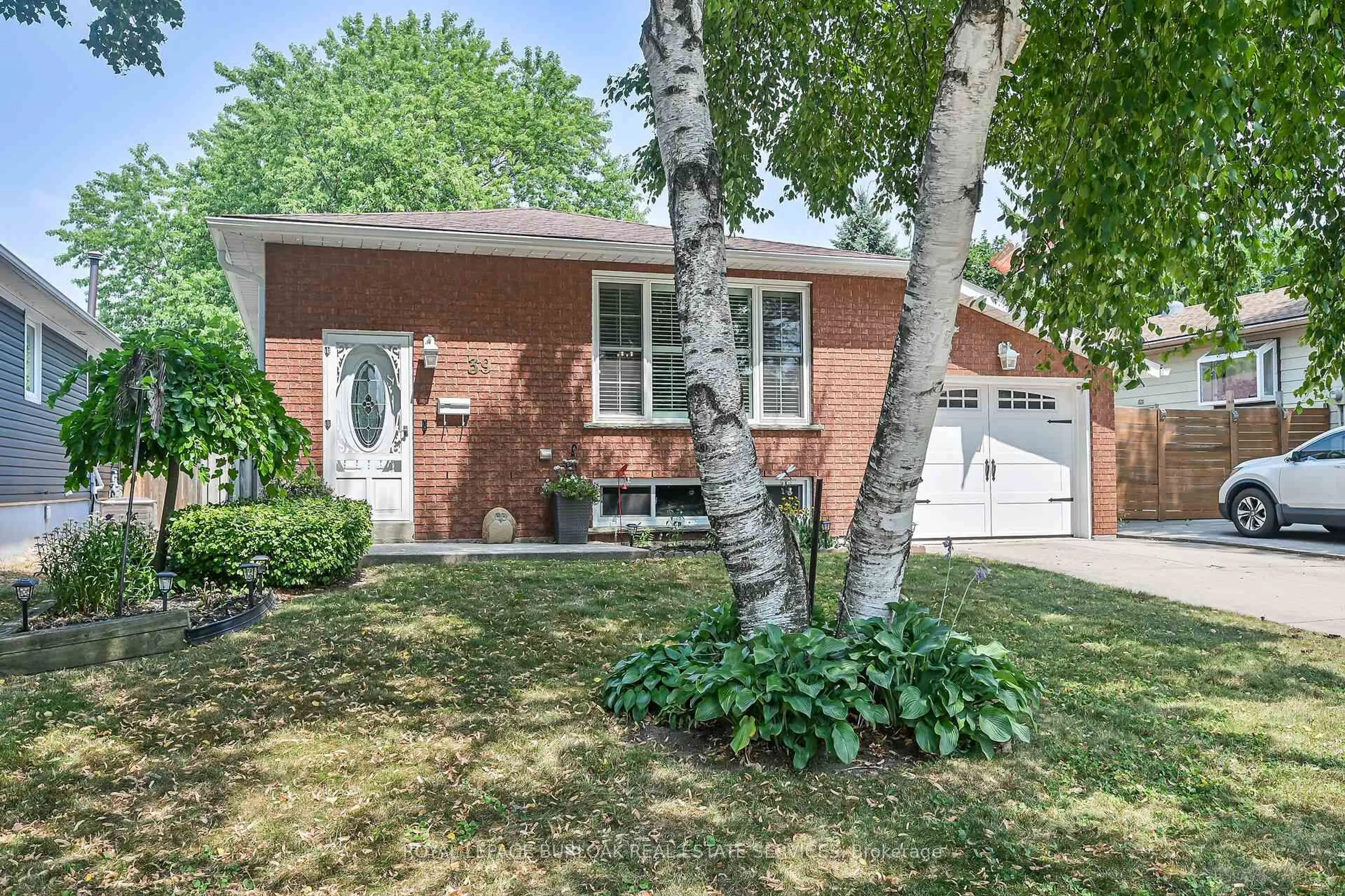 Home with brick exterior material, street for 39 Heatherdale Pl, Hamilton Ontario L9C 6K7