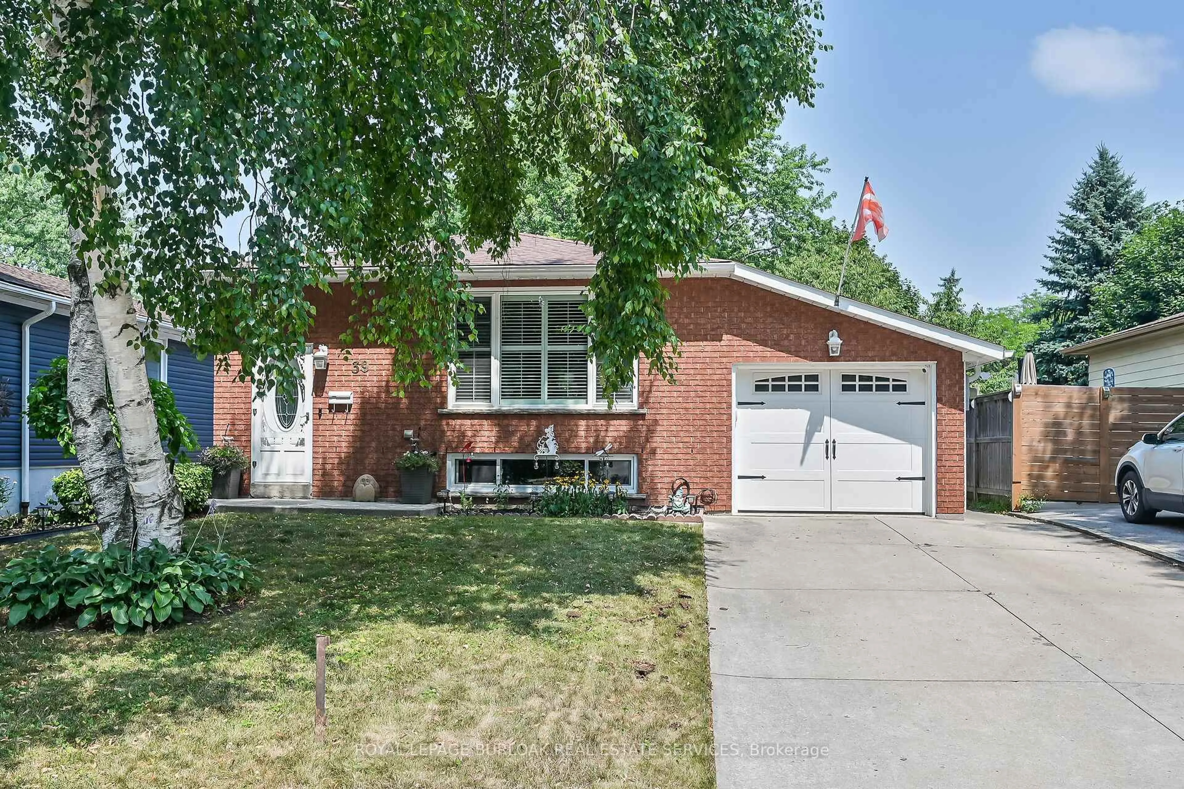 Home with brick exterior material, street for 39 Heatherdale Pl, Hamilton Ontario L9C 6K7