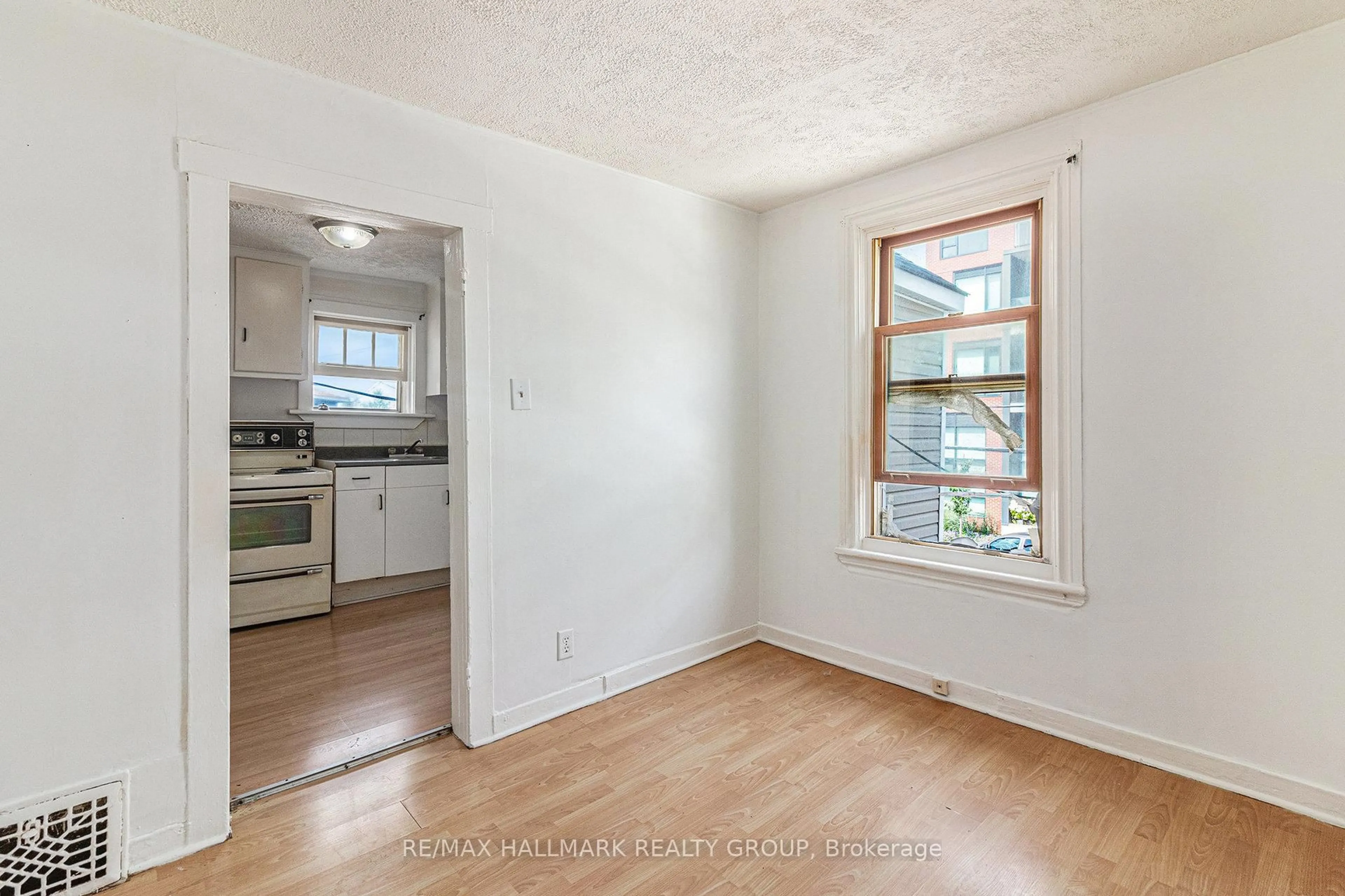A pic of a room for 76 Barrette St, Ottawa Ontario K1L 8A3