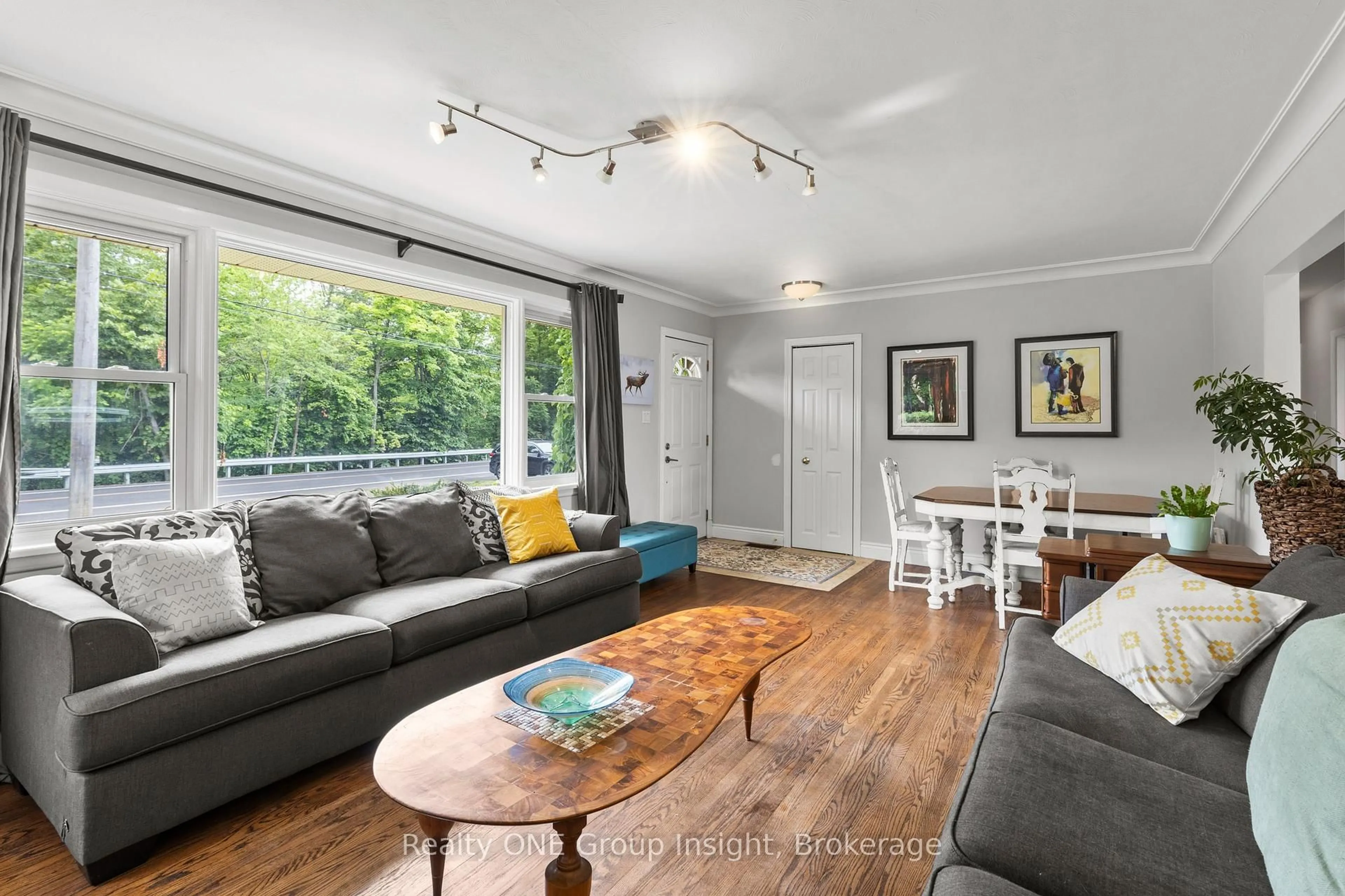 Living room with furniture, unknown for 4153 Aberdeen Rd, Lincoln Ontario L0R 1B6