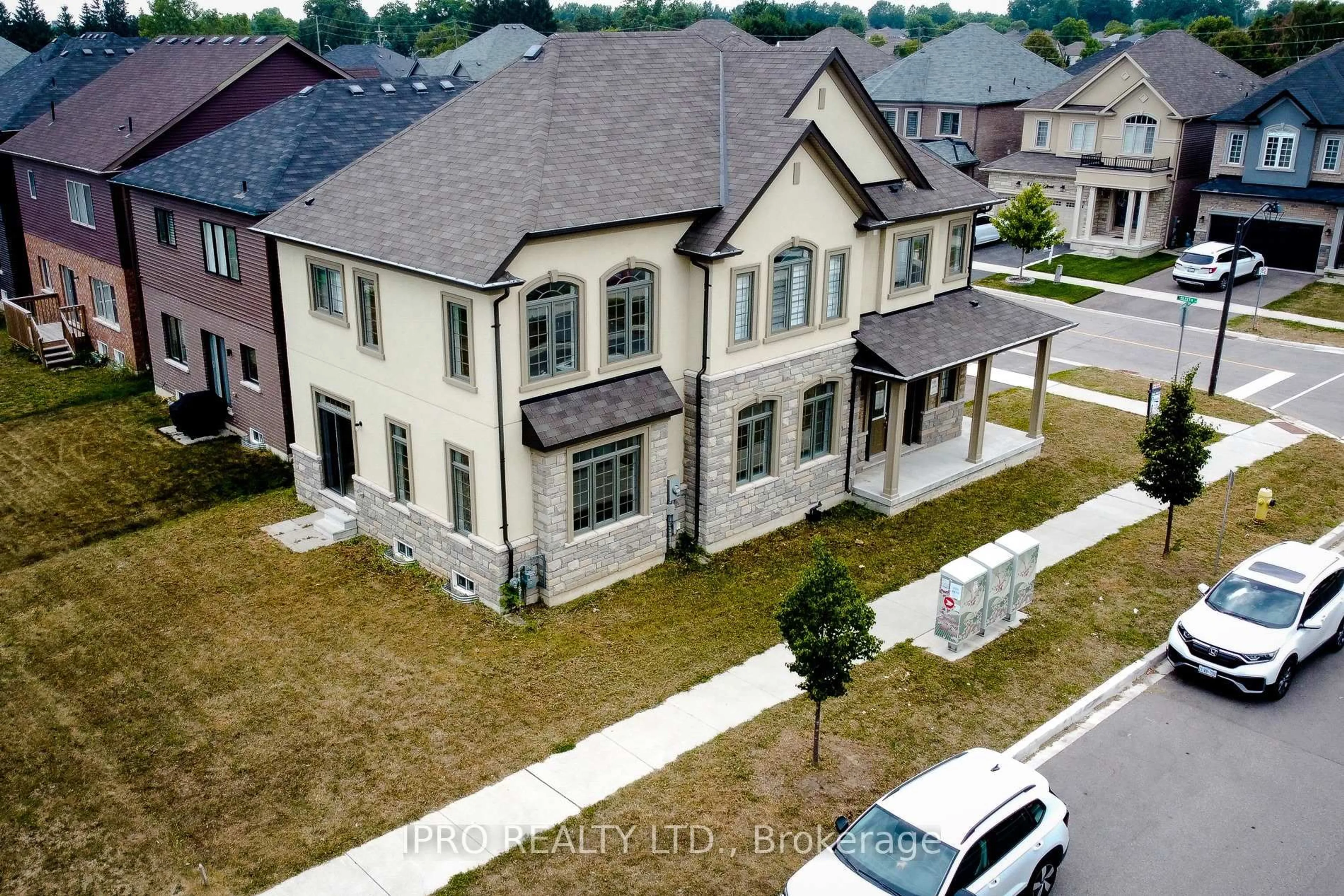 A pic from outside/outdoor area/front of a property/back of a property/a pic from drone, street for 1 Sleeth St, Brantford Ontario N3S 0J7