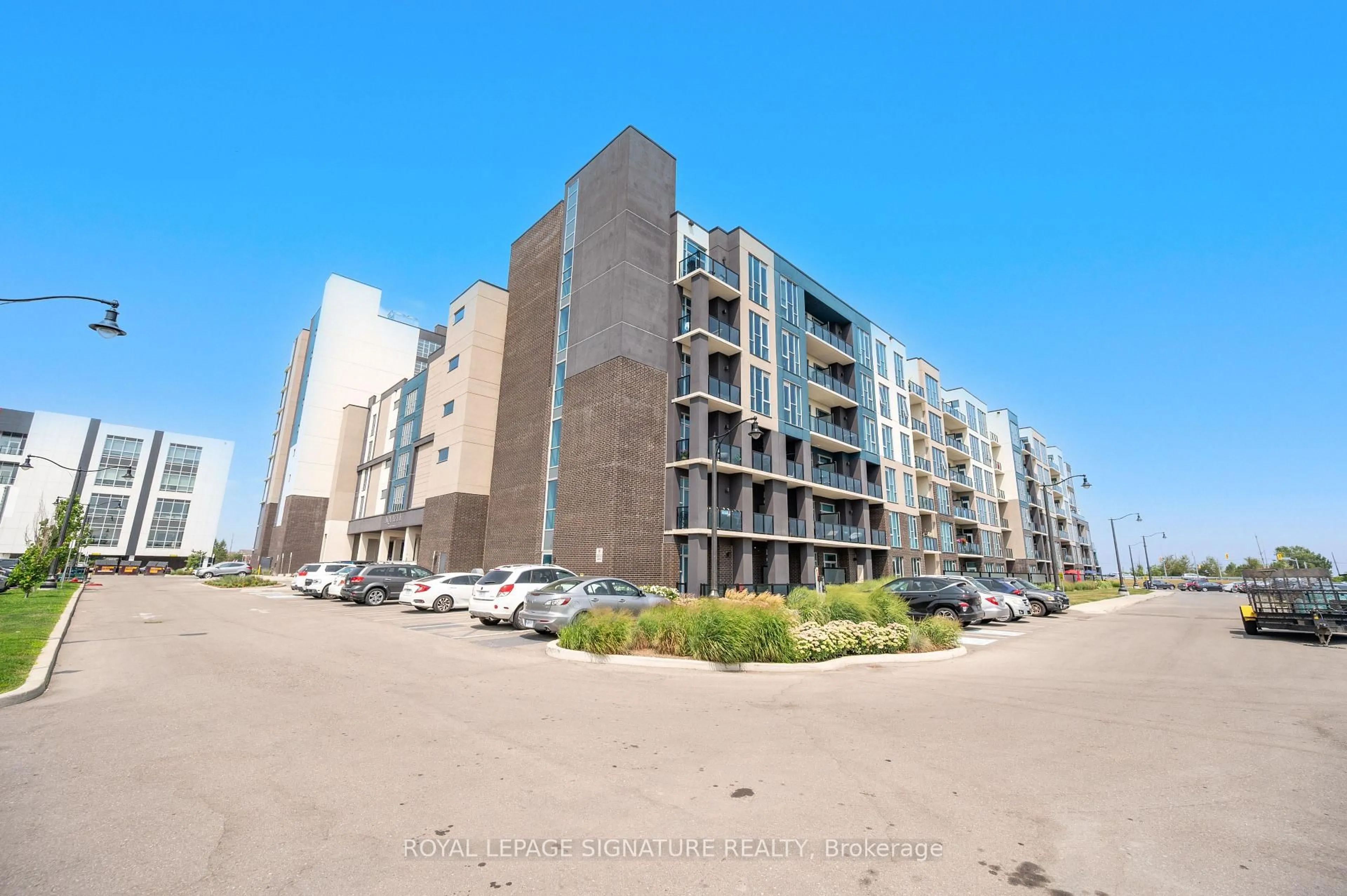 A pic from outside/outdoor area/front of a property/back of a property/a pic from drone, street for 16 Concord Pl #629, Grimsby Ontario L3M 0J1