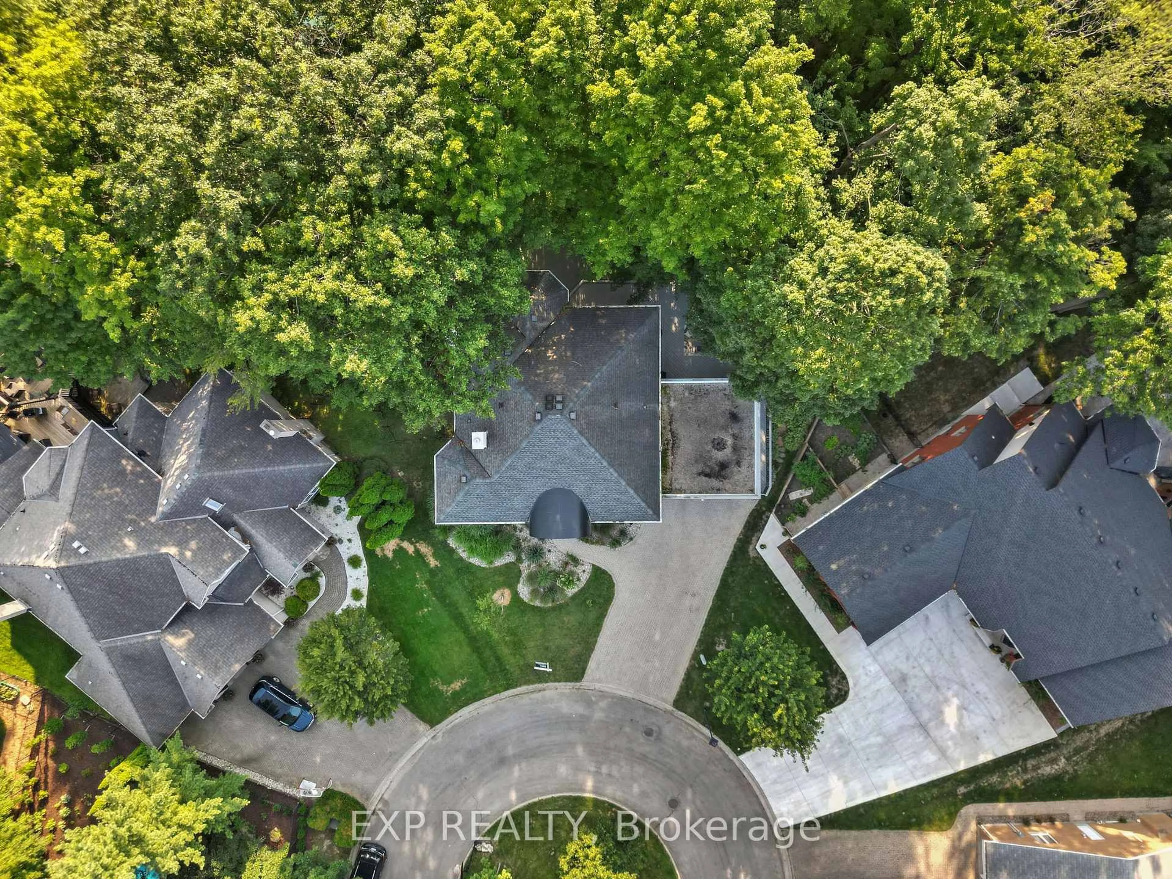 A pic from outside/outdoor area/front of a property/back of a property/a pic from drone, unknown for 52 Birchmount Walk, London South Ontario N6K 4K5