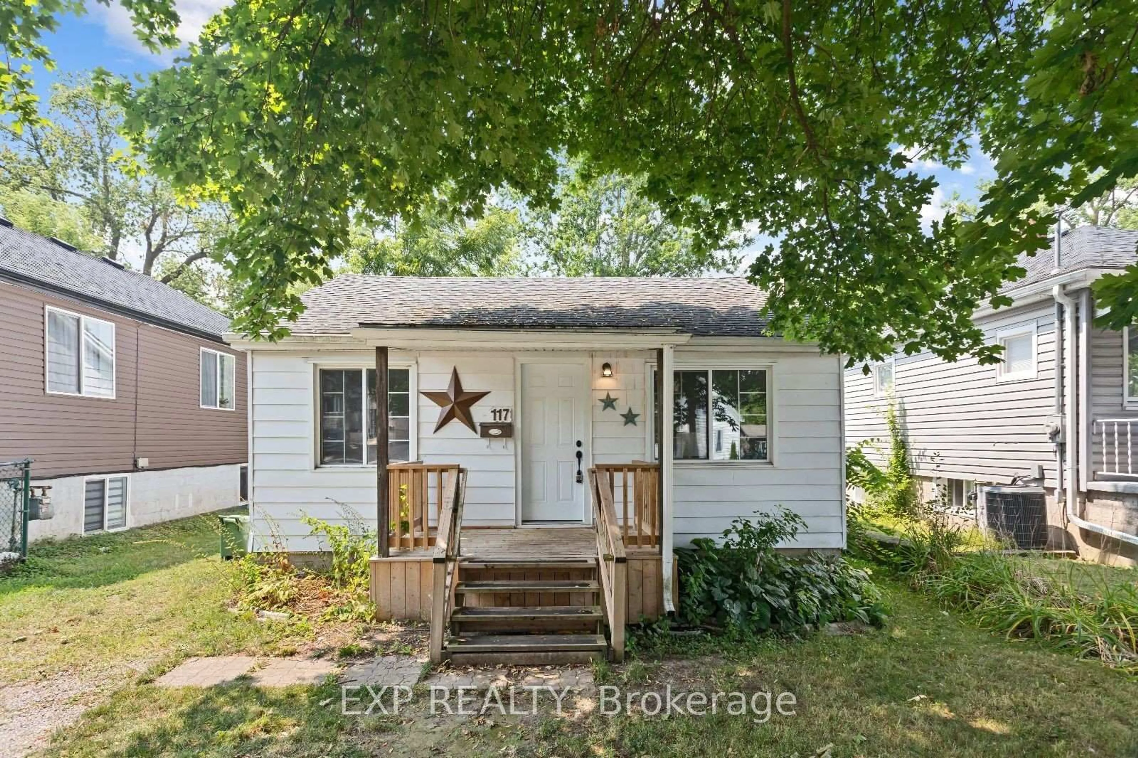 Home with vinyl exterior material, street for 117 Stuart St, London East Ontario N5Y 1S5