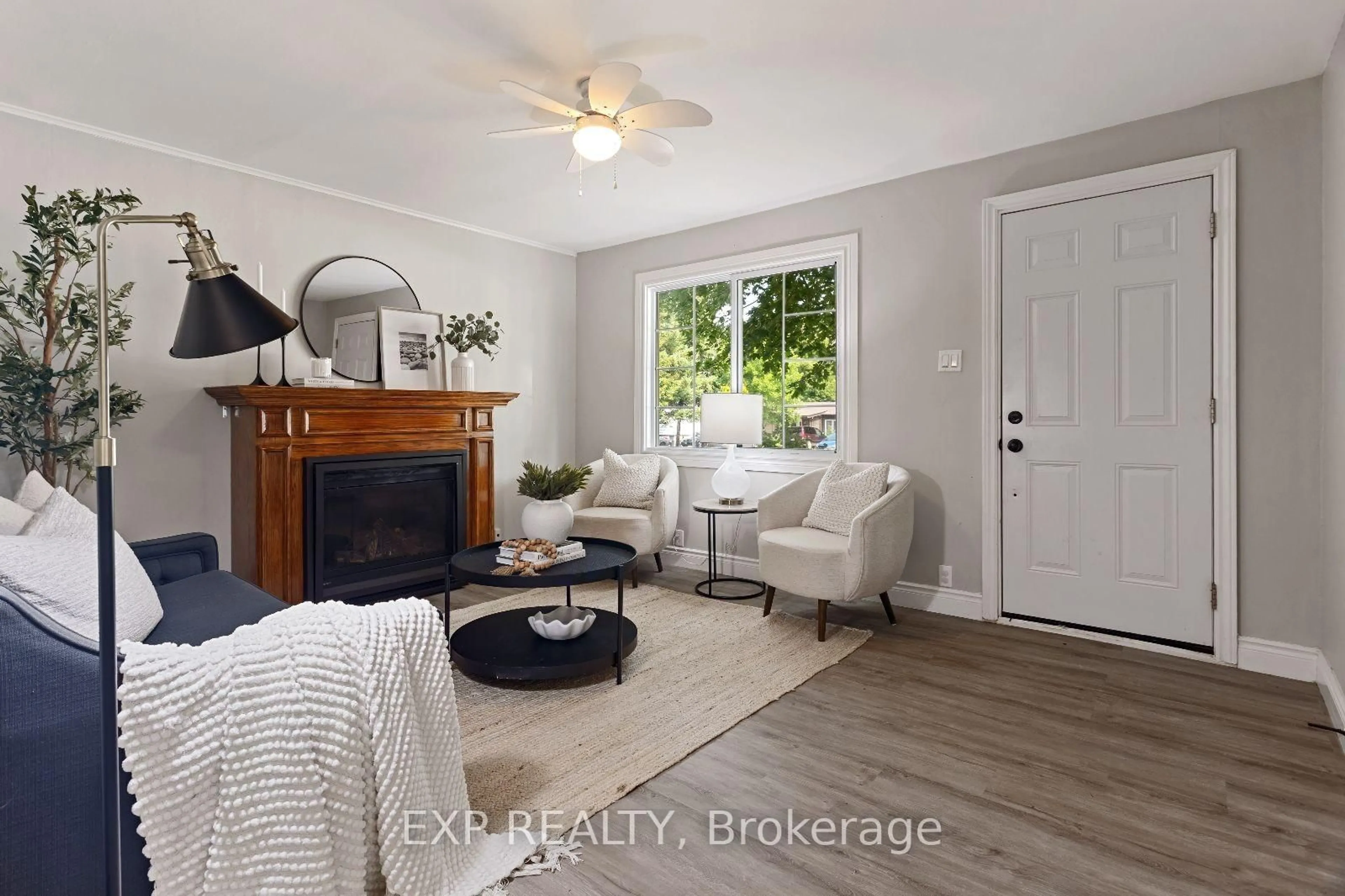 Living room with furniture, unknown for 117 Stuart St, London East Ontario N5Y 1S5