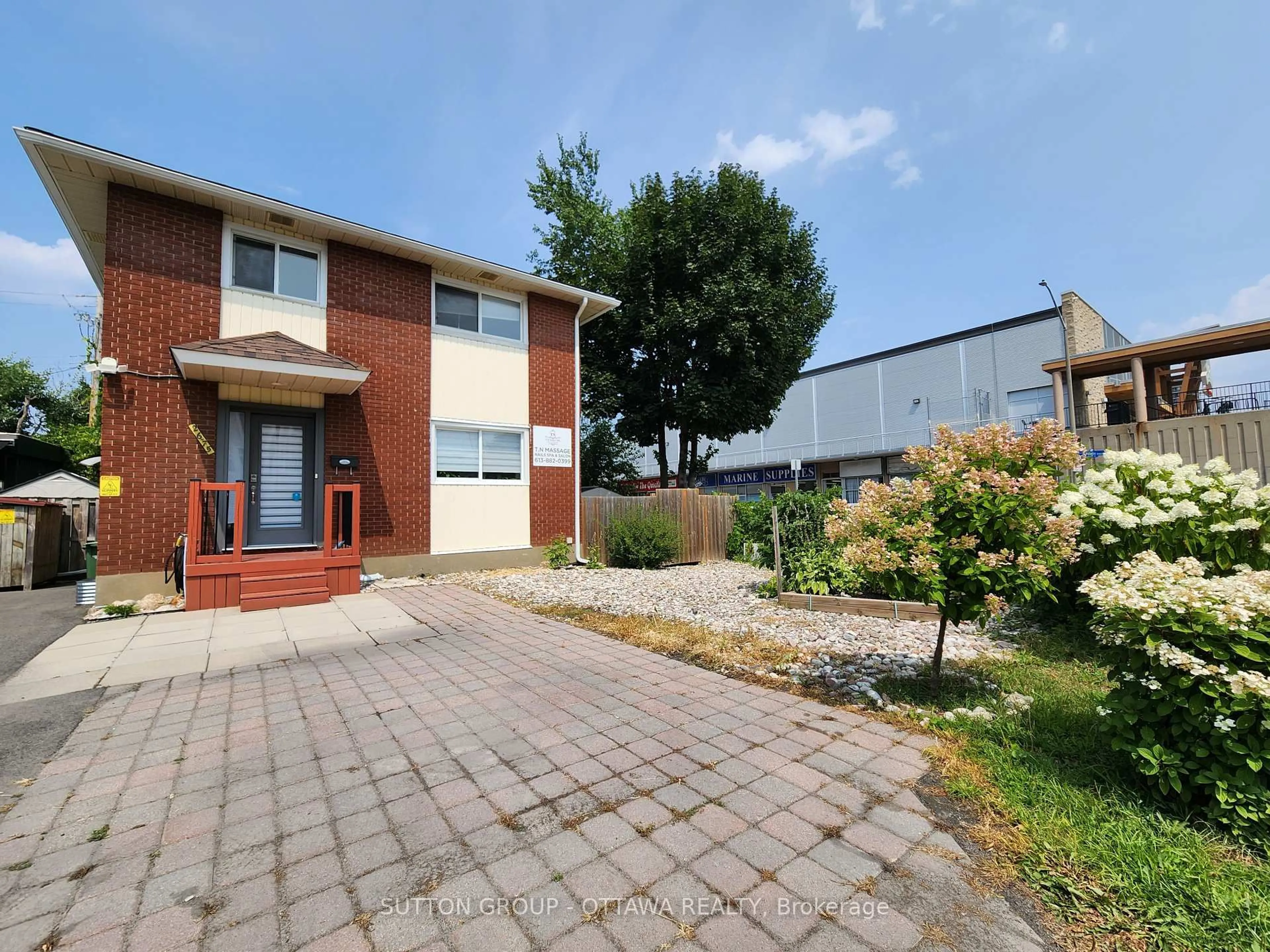 A pic from outside/outdoor area/front of a property/back of a property/a pic from drone, building for 2675 Marie St, Ottawa Ontario K2B 7E3