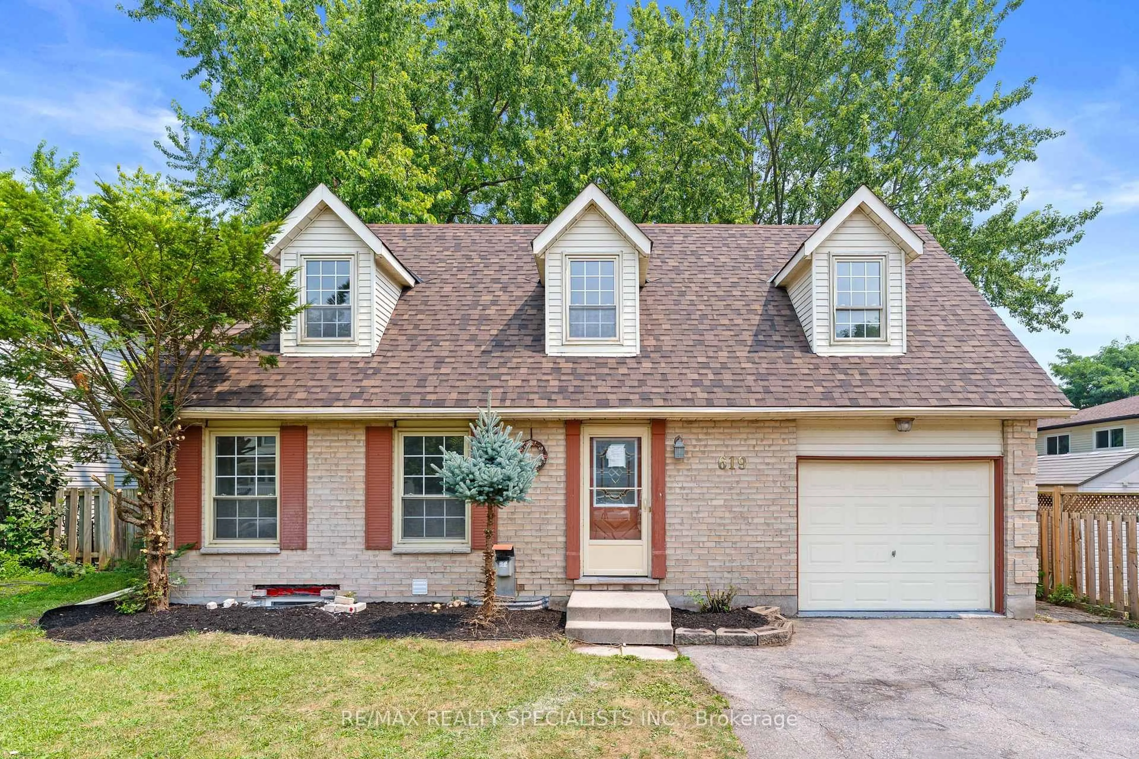 Home with brick exterior material, street for 619 Preston Pkwy, Cambridge Ontario N3H 5J9