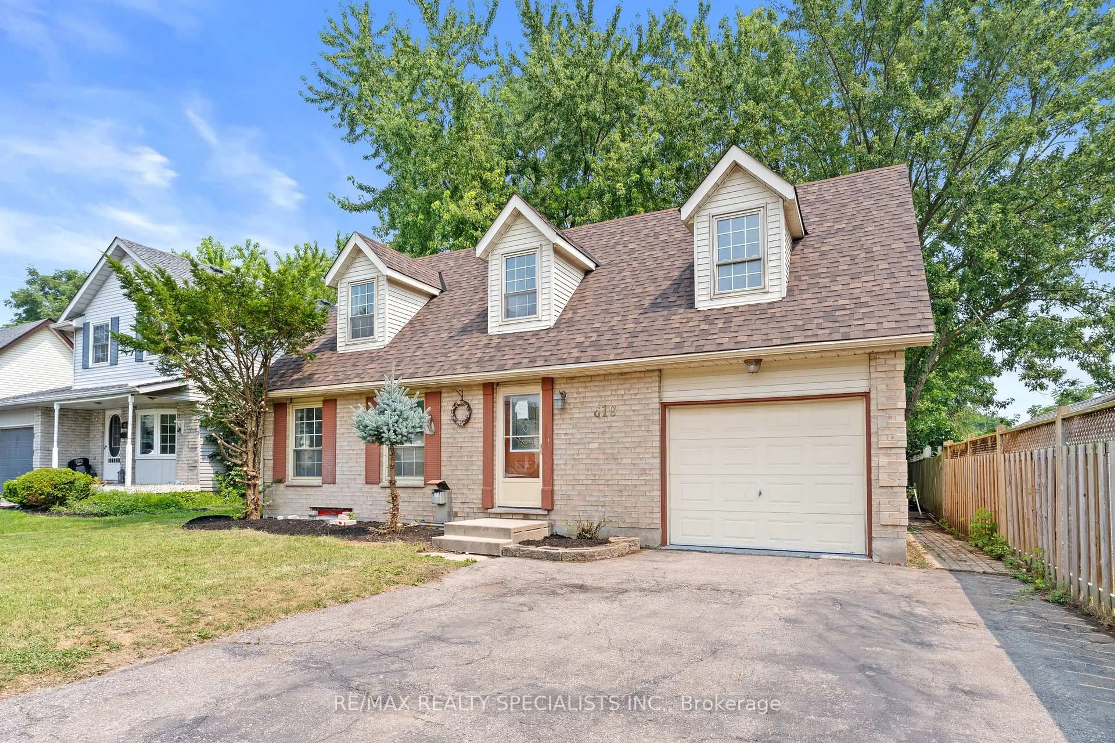 Home with brick exterior material, street for 619 Preston Pkwy, Cambridge Ontario N3H 5J9
