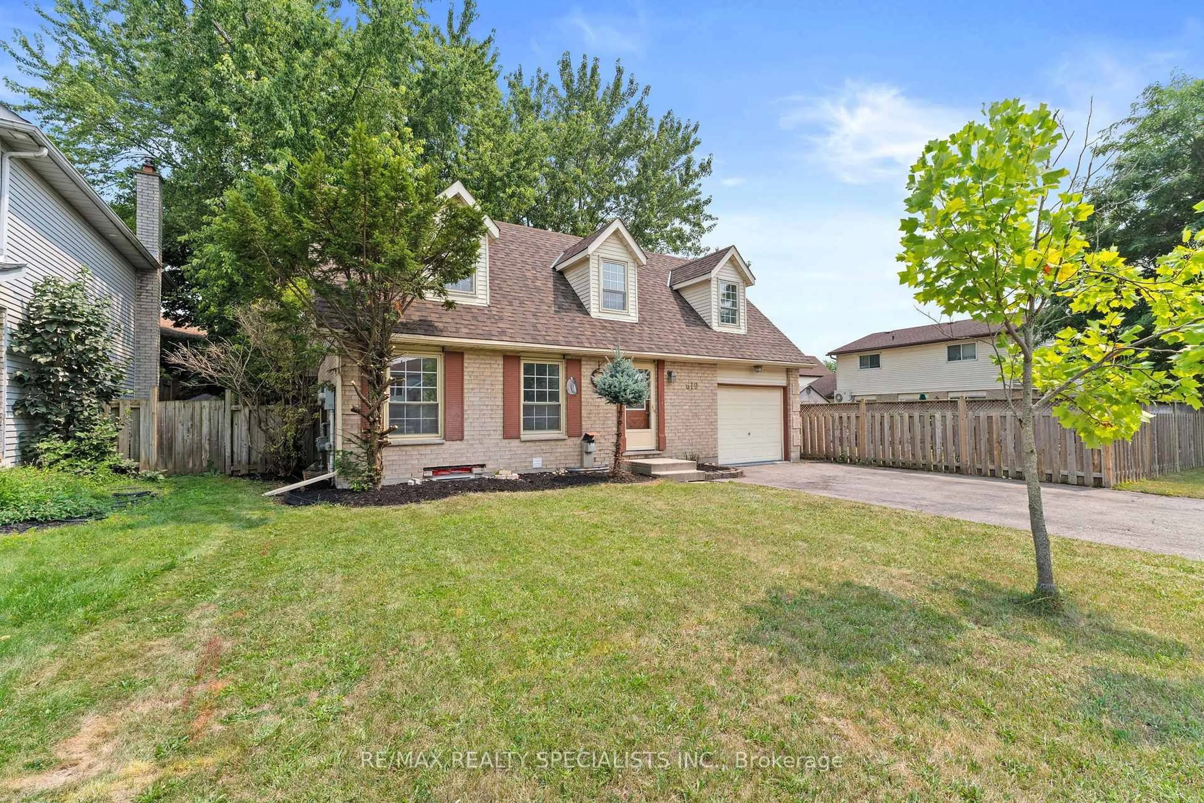 Home with brick exterior material, street for 619 Preston Pkwy, Cambridge Ontario N3H 5J9