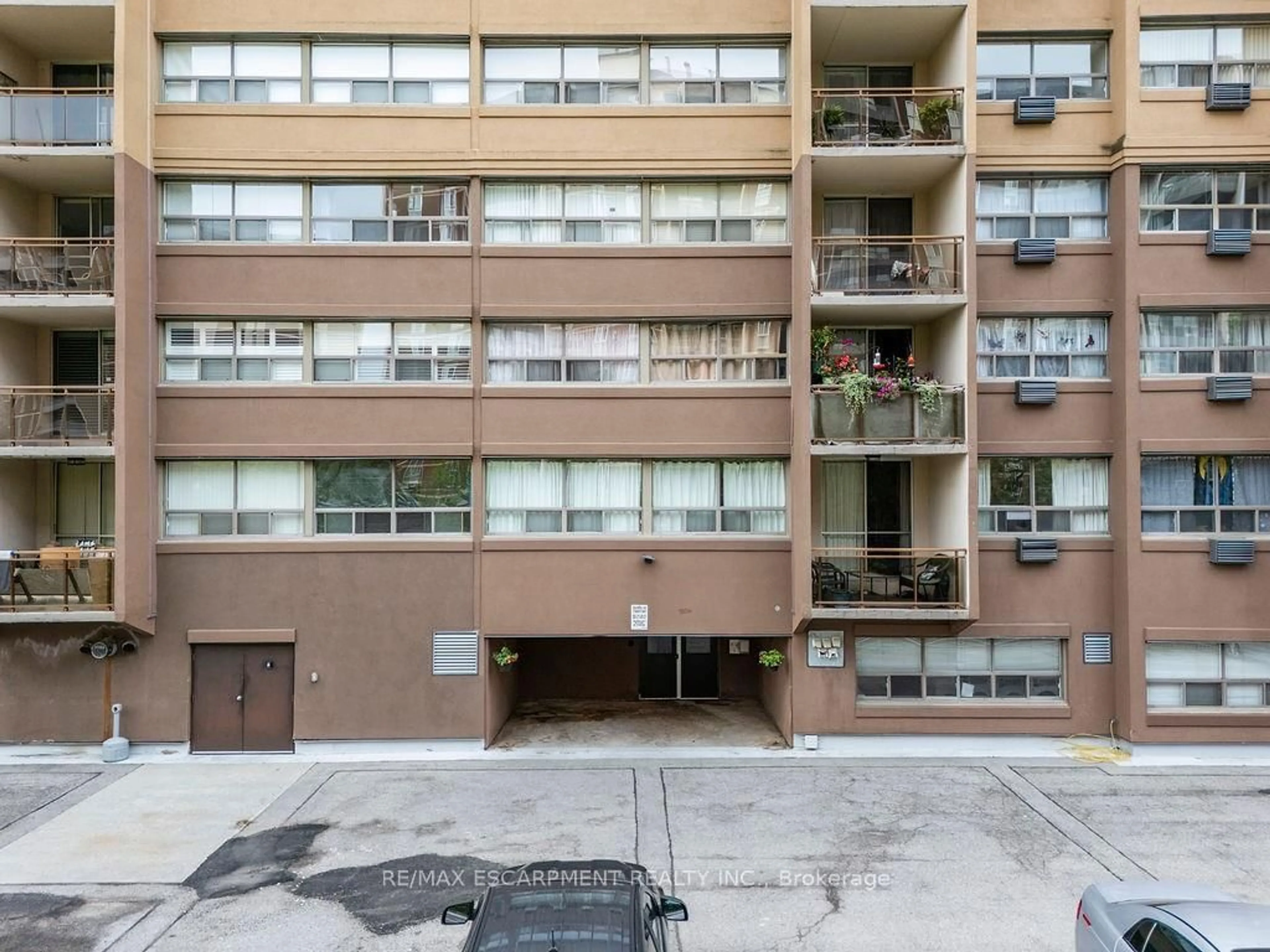 Unknown for 1950 Main St #202, Hamilton Ontario L8S 4M9