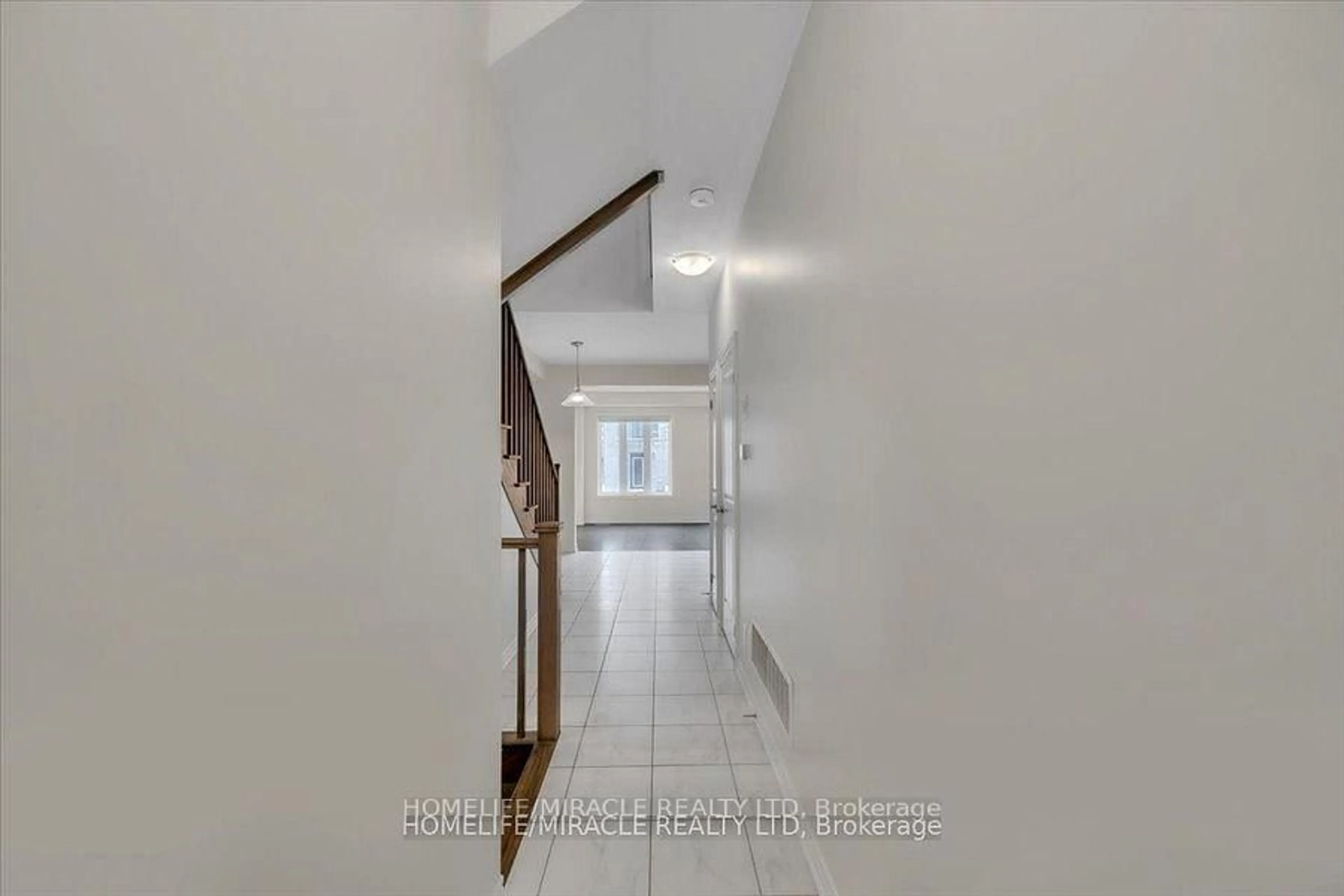 Indoor foyer for 88 Grassbourne Ave, Kitchener Ontario N0B 2E0