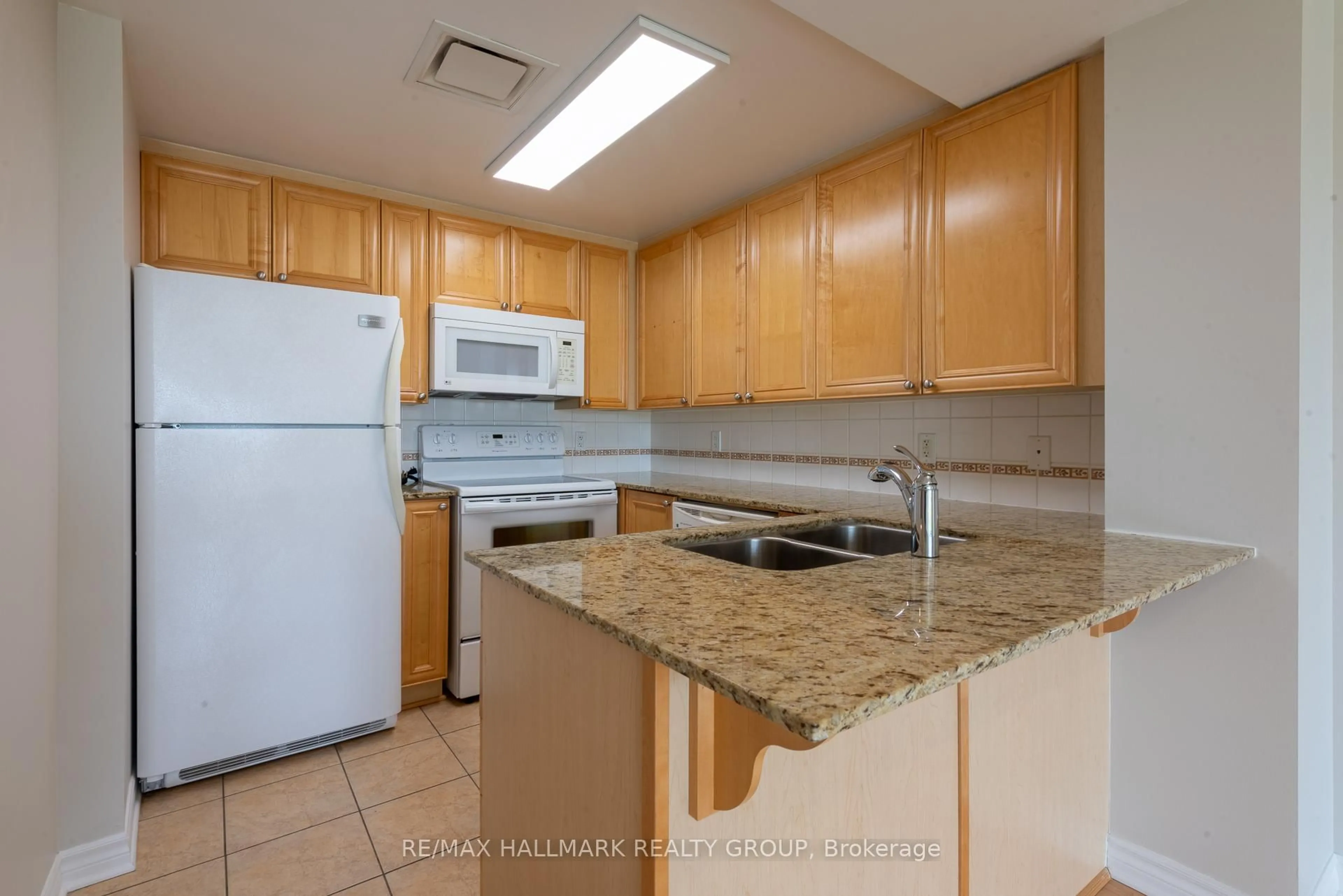 Standard kitchen, unknown for 200 Lett St #311, Ottawa Ontario K1R 0A7